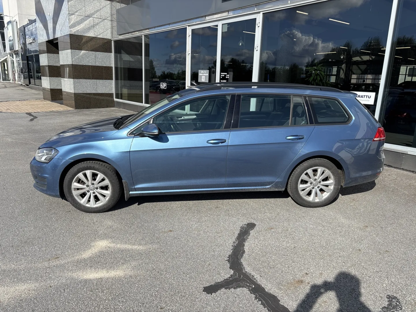 VOLKSWAGEN Golf KOJ-303 carousel image