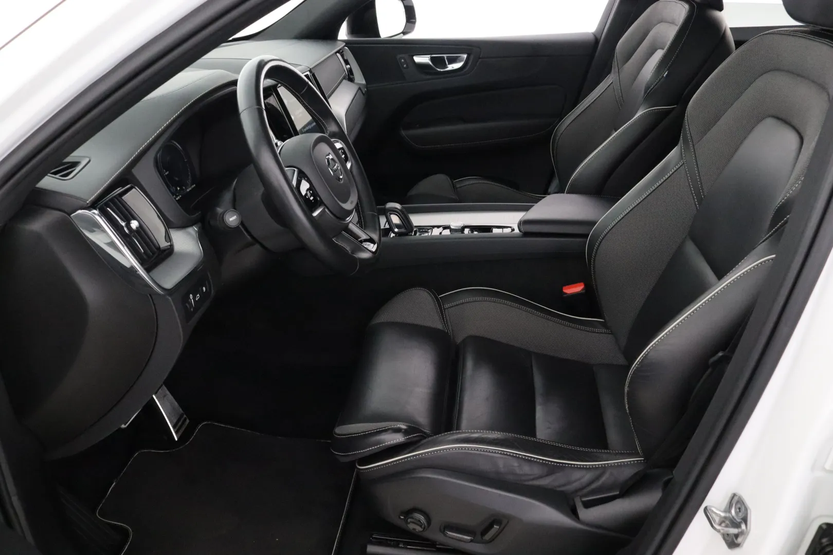 Volvo XC60 NLX-377 carousel image