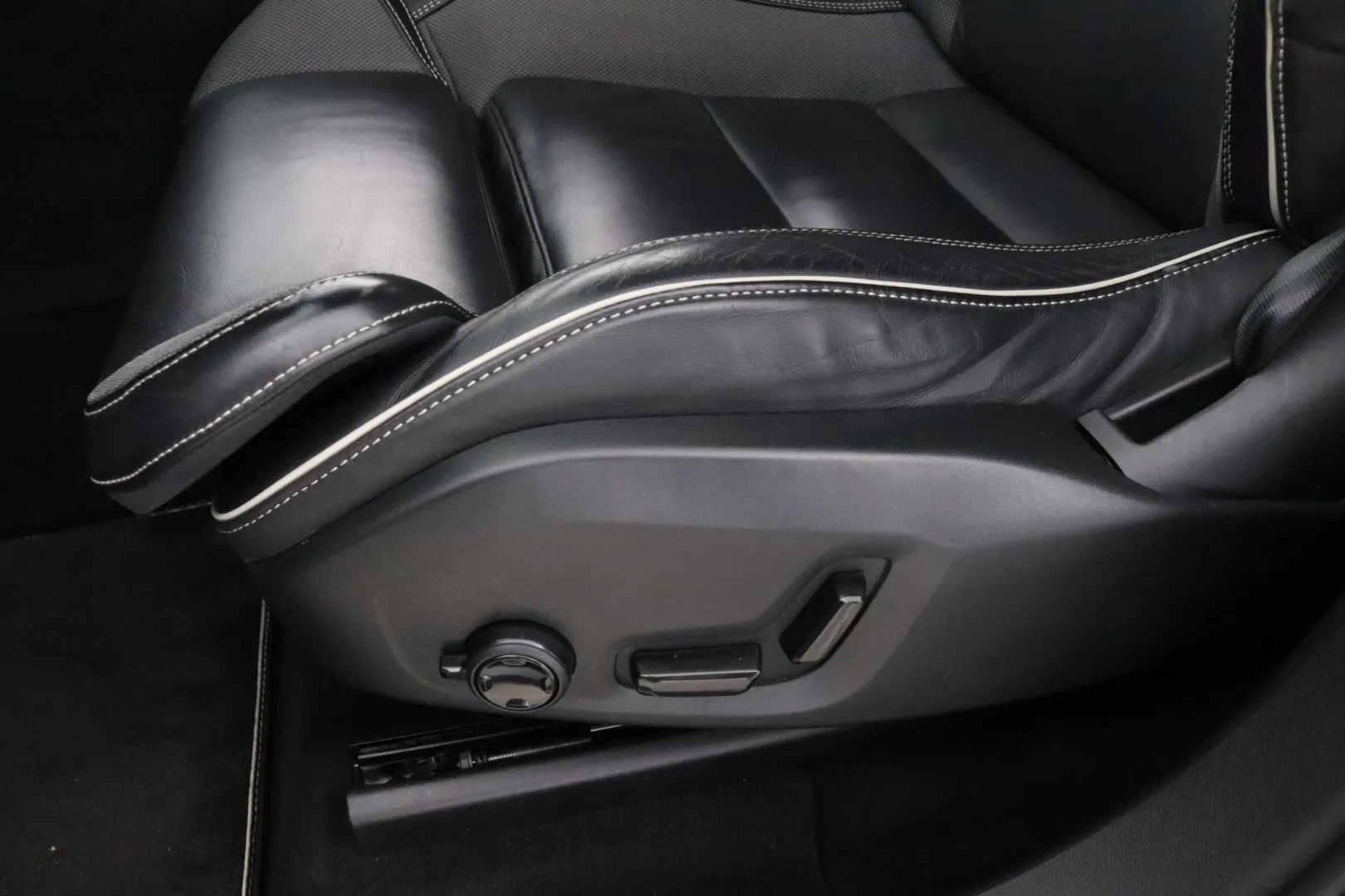 Volvo XC60 NLX-377 carousel image
