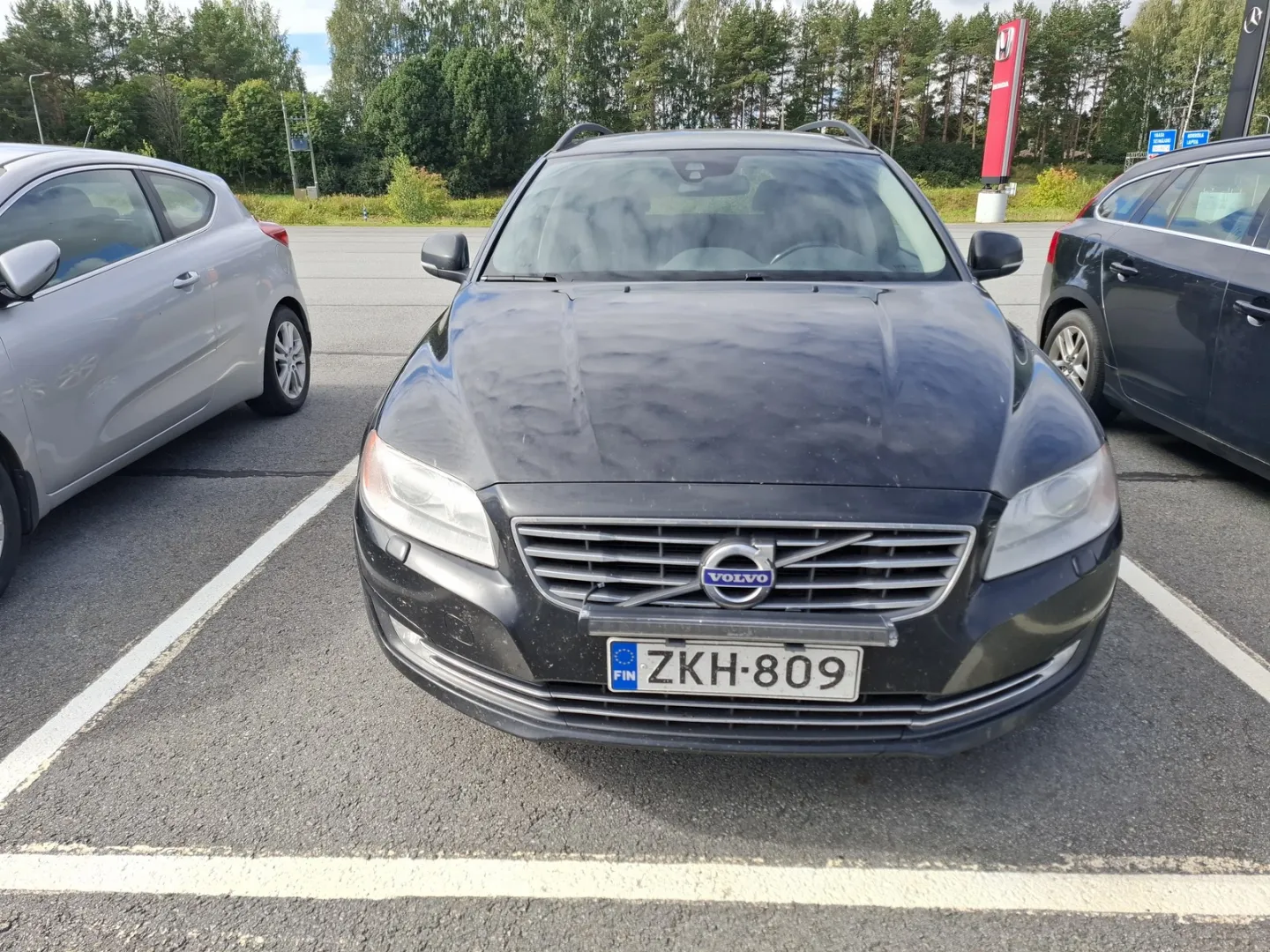 VOLVO V70 ZKH-809 carousel image