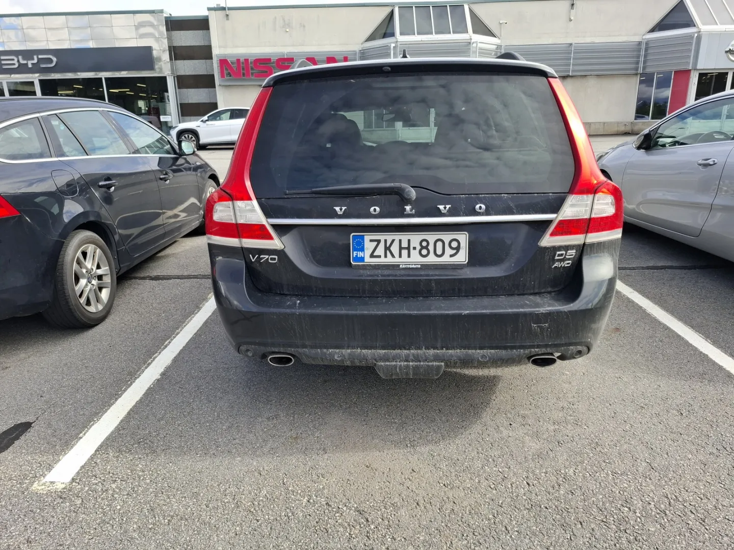 VOLVO V70 ZKH-809 carousel image