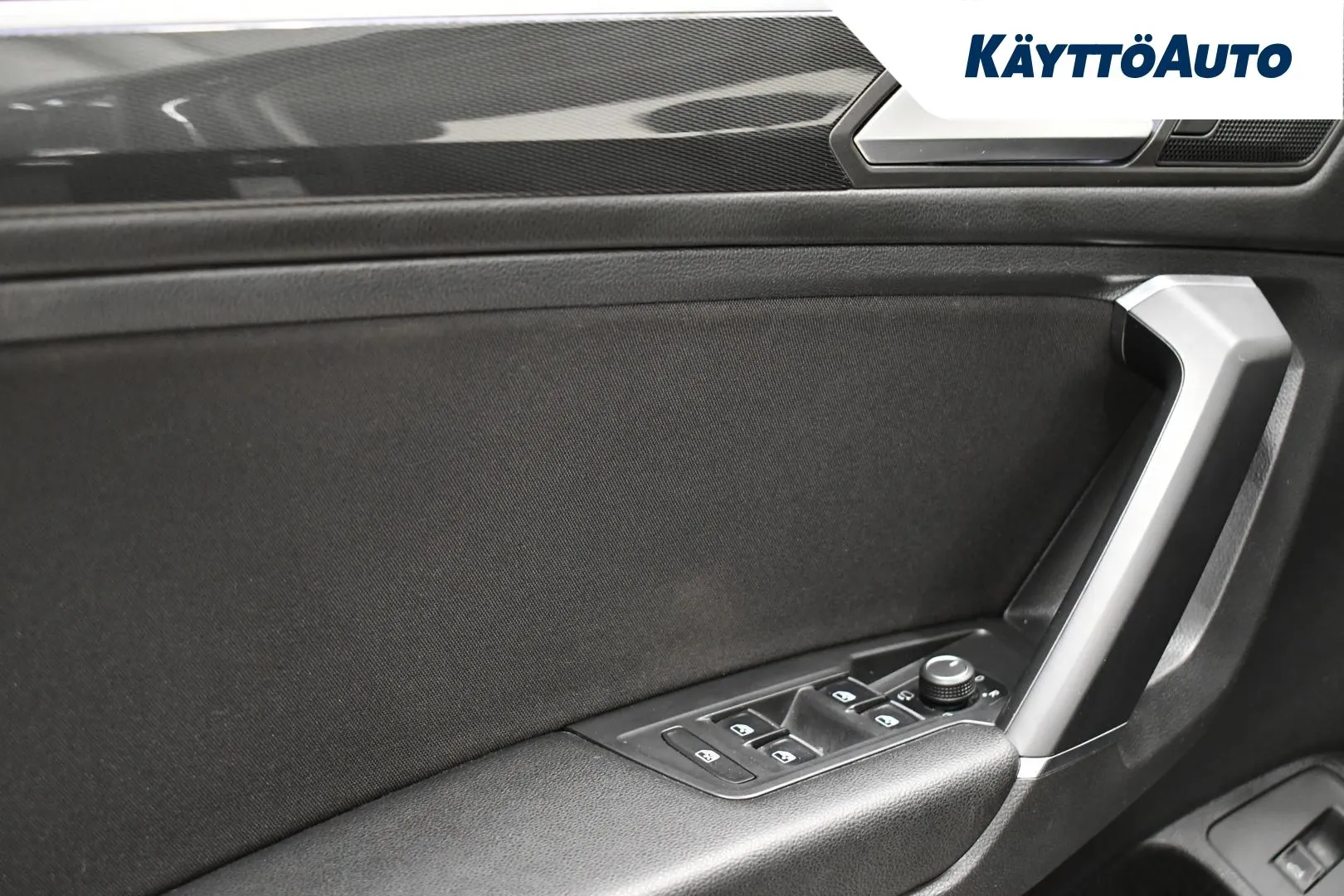 VOLKSWAGEN Tiguan Allspace YLO-352 carousel image