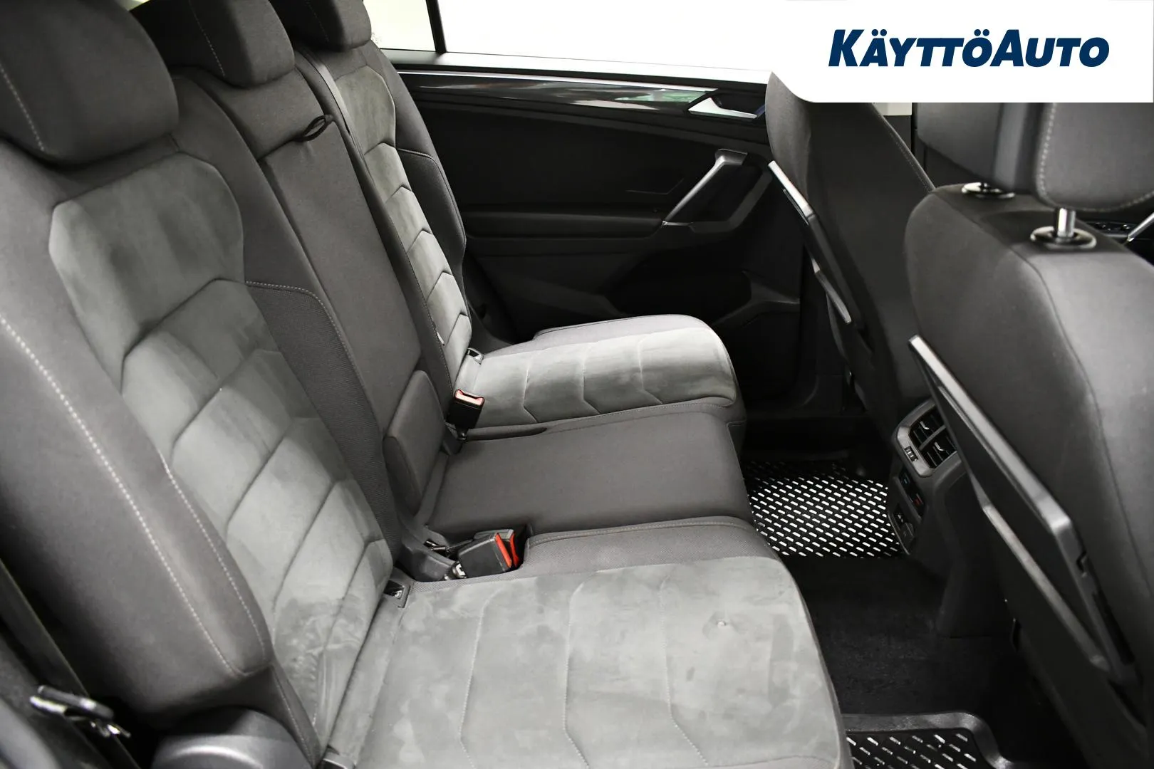 VOLKSWAGEN Tiguan Allspace YLO-352 carousel image