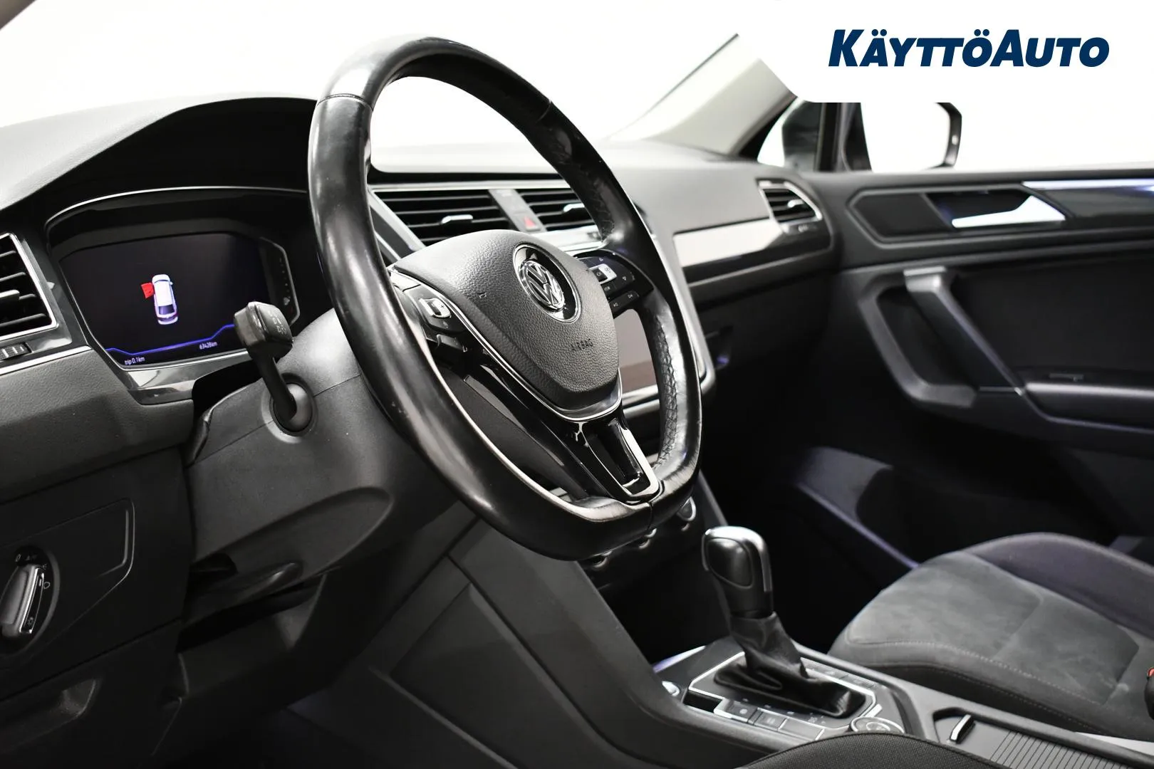 VOLKSWAGEN Tiguan Allspace YLO-352 carousel image