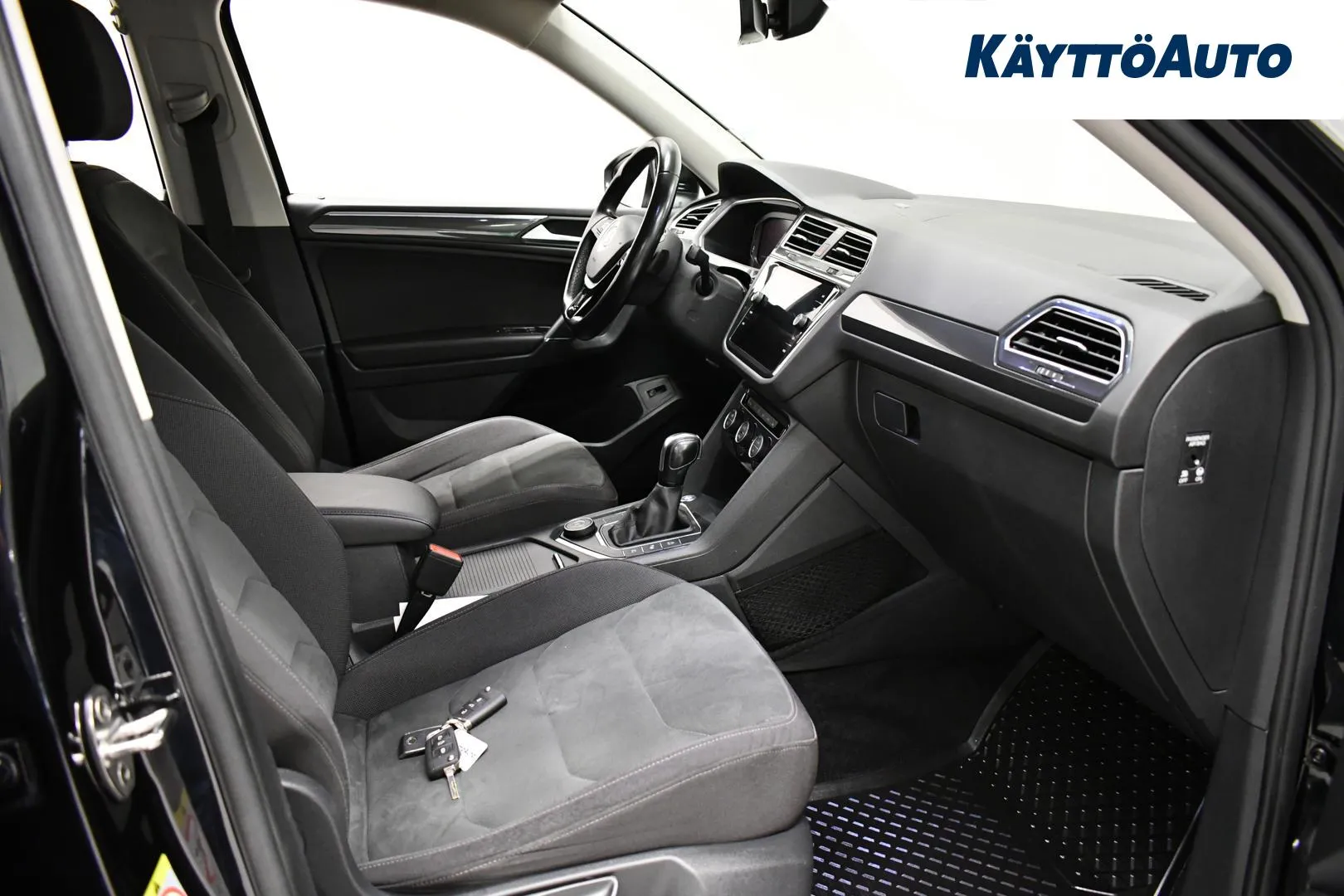 VOLKSWAGEN Tiguan Allspace YLO-352 carousel image