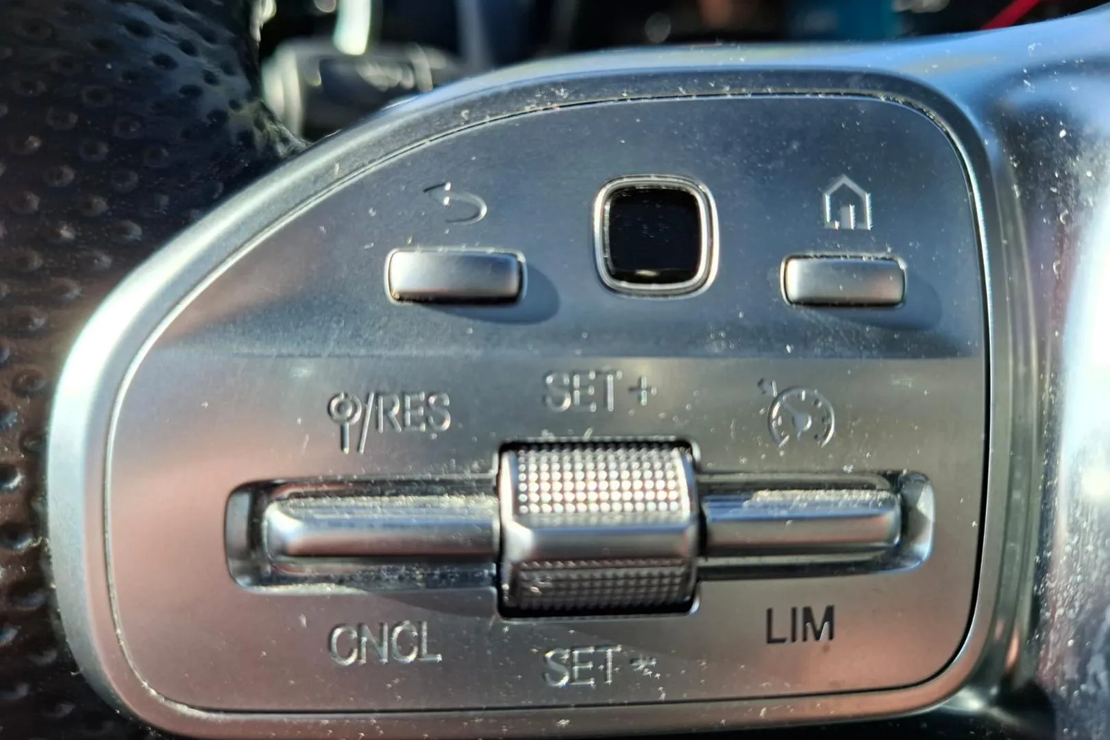 Mercedes-Benz CLA GOF-560 carousel image