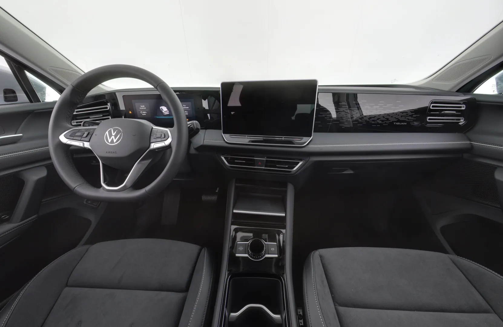 Volkswagen Tiguan CSO-313 carousel image