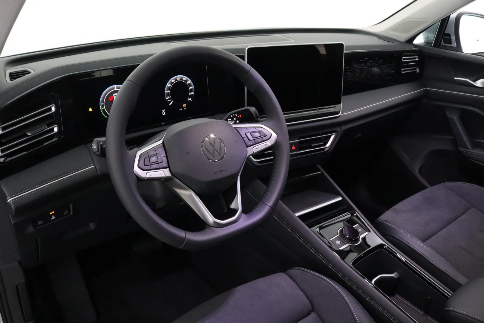 Volkswagen Tiguan CSO-313 carousel image