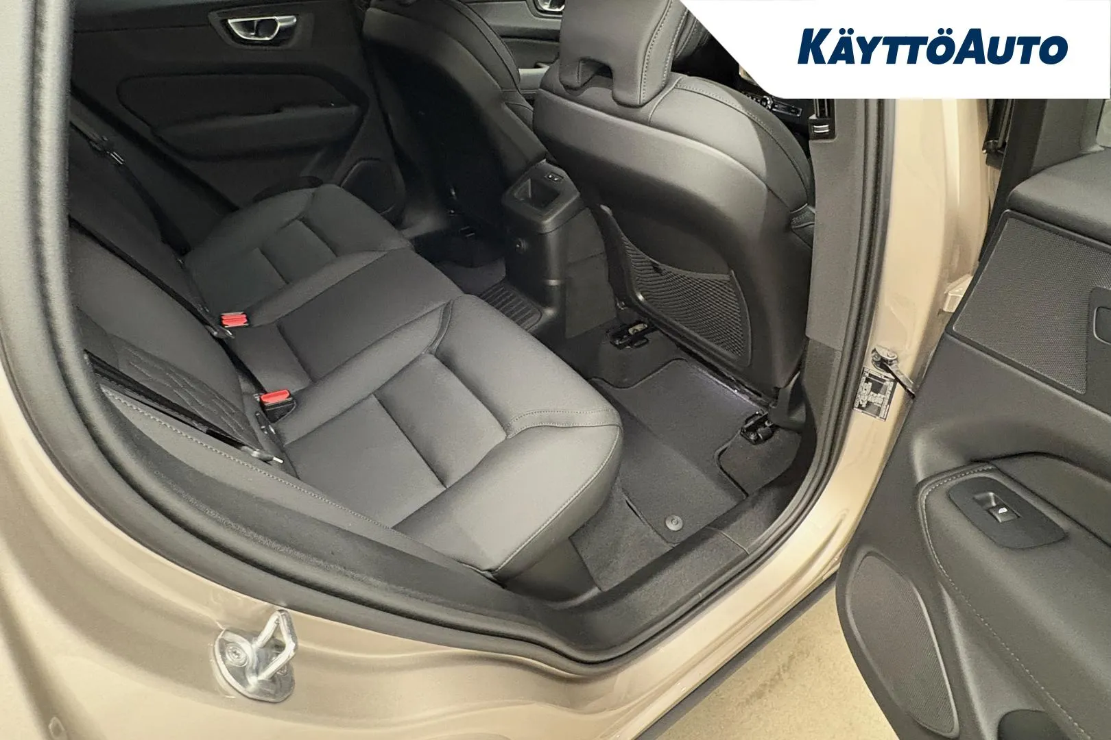 Volvo XC60 GRL-445 carousel image