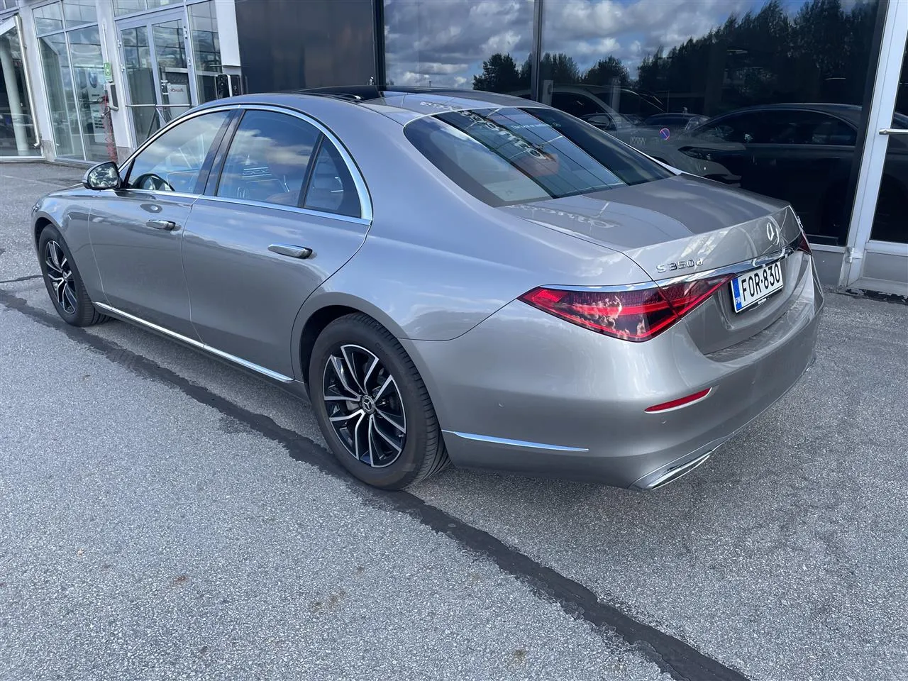 MERCEDES-BENZ S FOR-830 carousel image