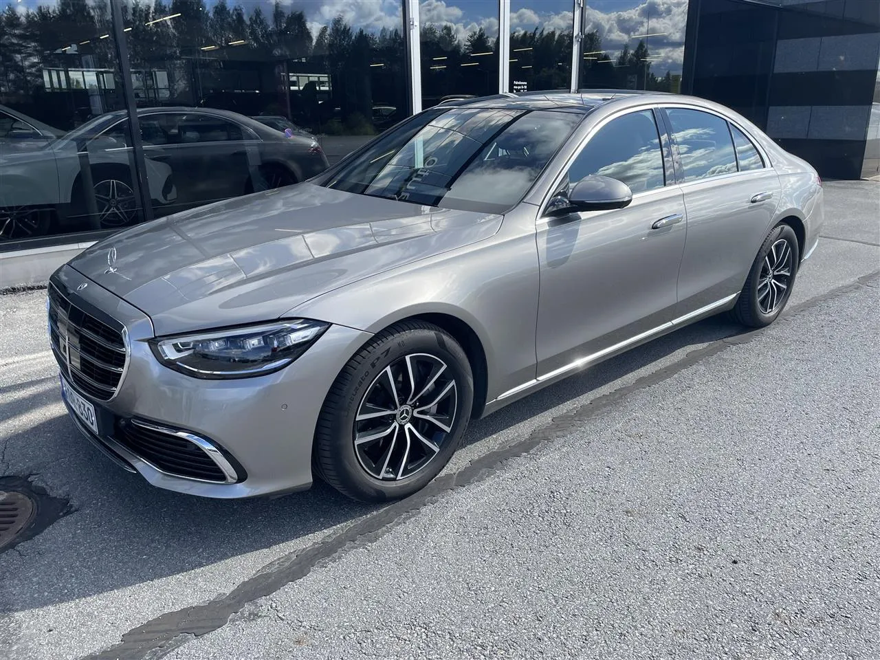 MERCEDES-BENZ S FOR-830 carousel image