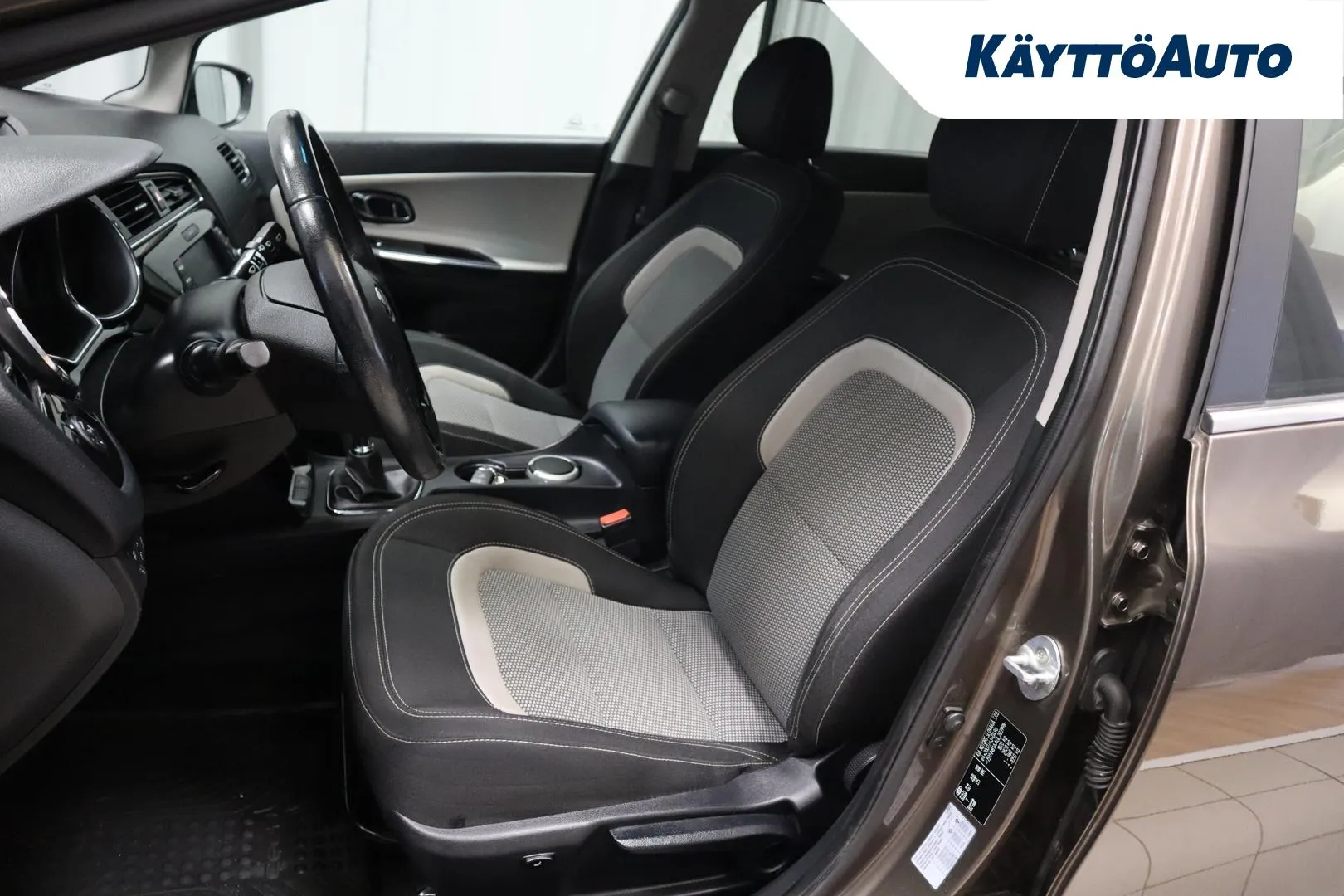 KIA cee'd INM-193 carousel image