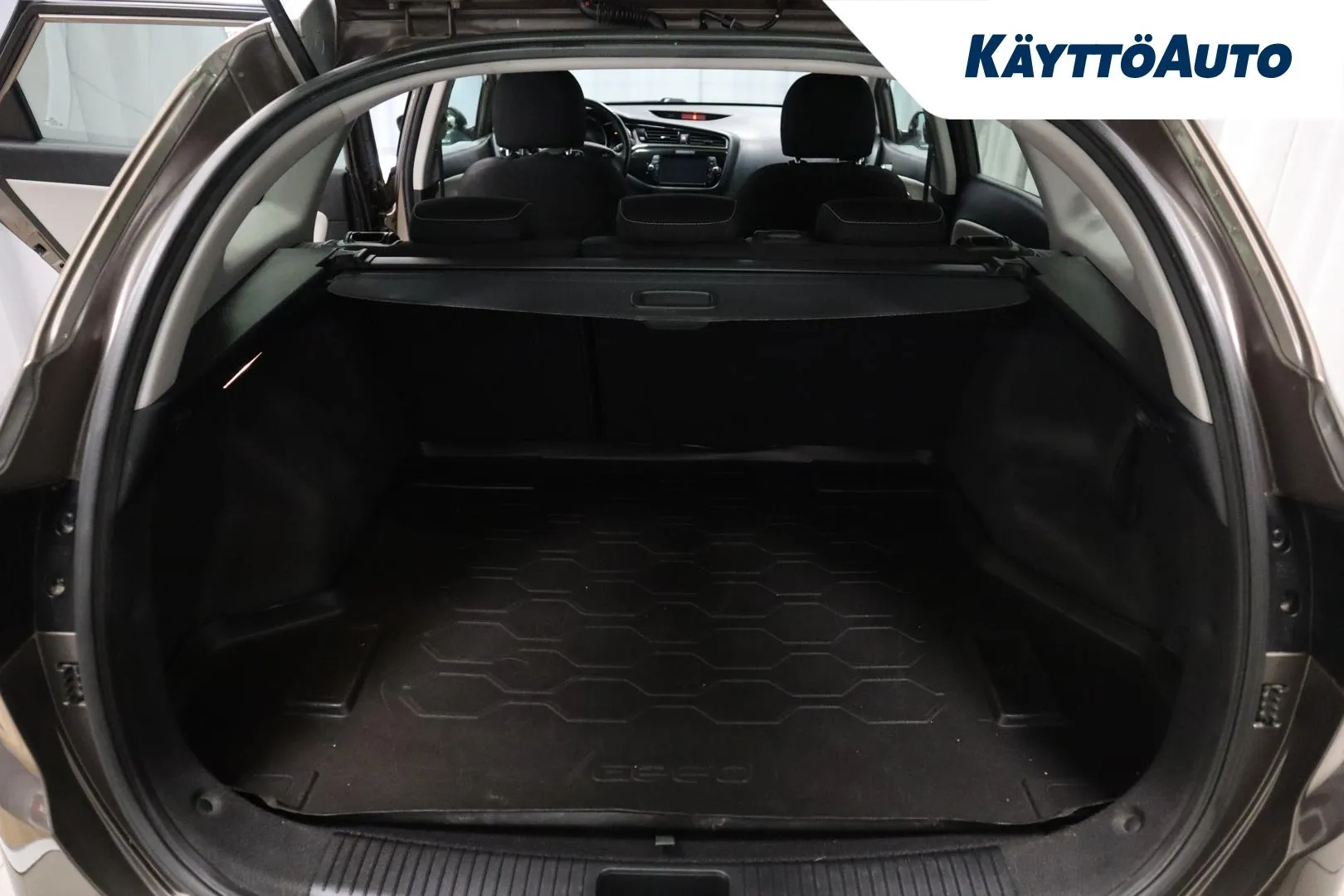 KIA cee'd INM-193 carousel image