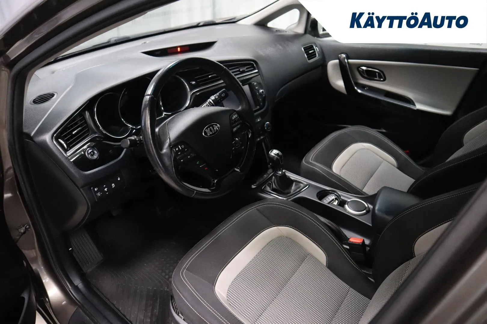 KIA cee'd INM-193 carousel image