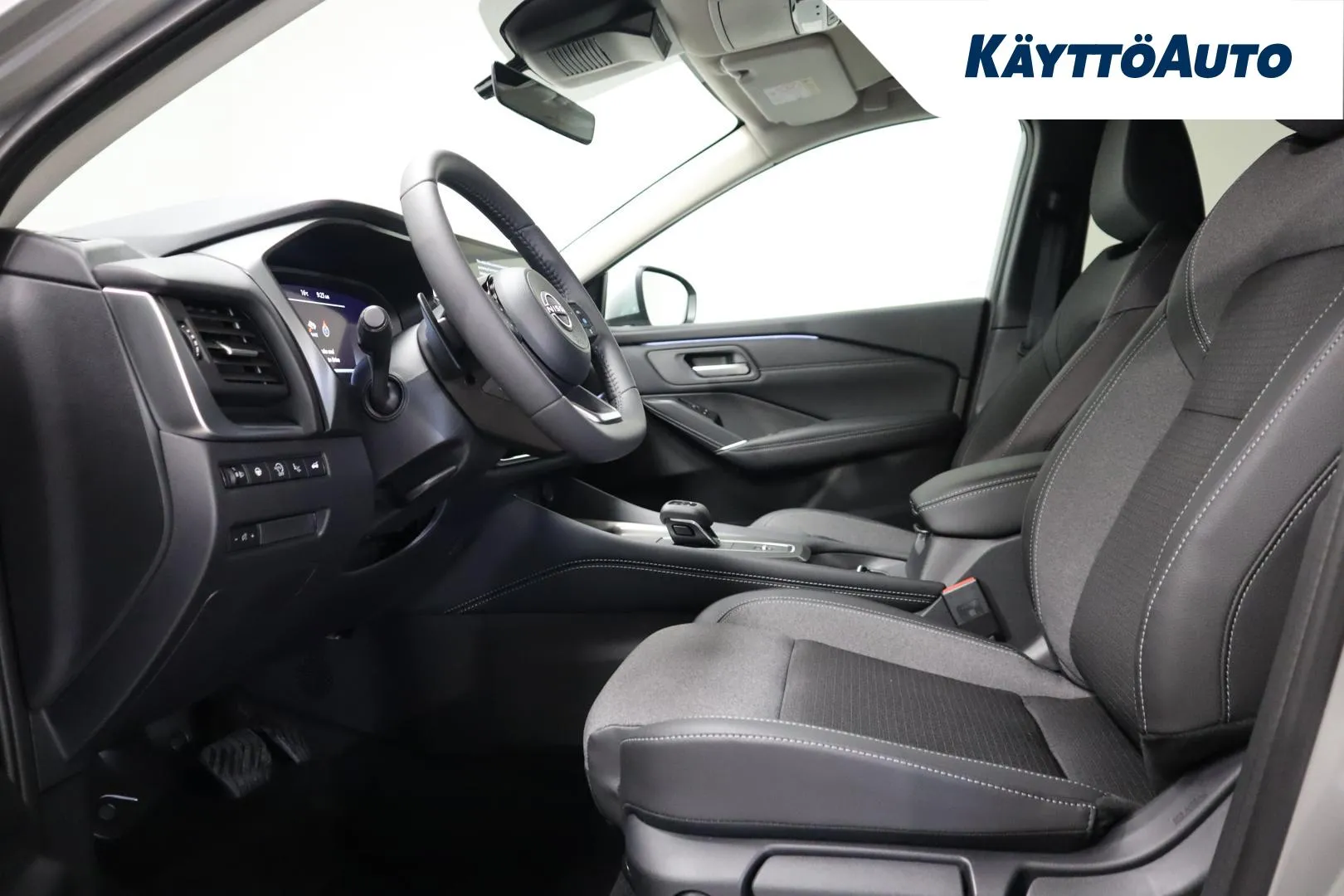 Nissan Qashqai XVZ-320 carousel image