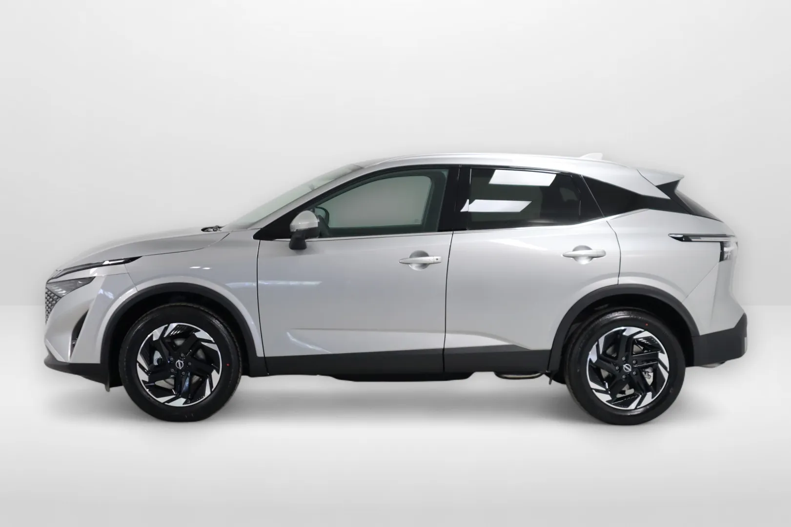 Nissan Qashqai XVZ-320 carousel image