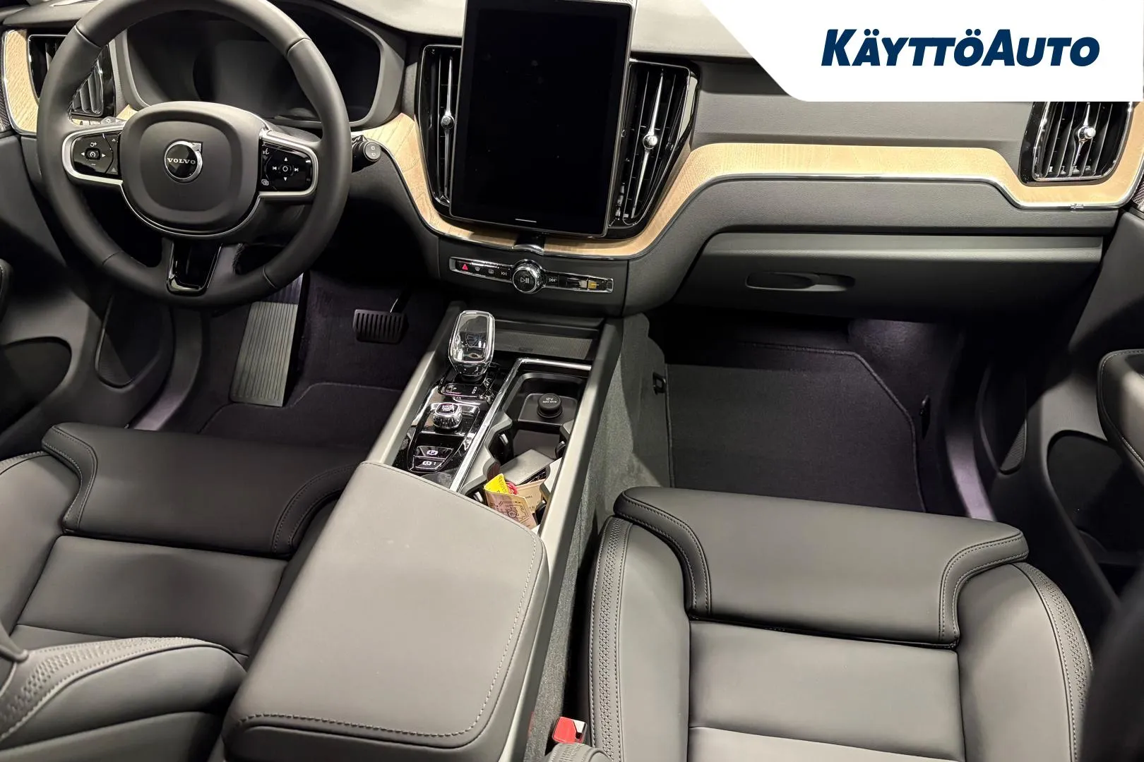 Volvo XC60 XTZ-270 carousel image