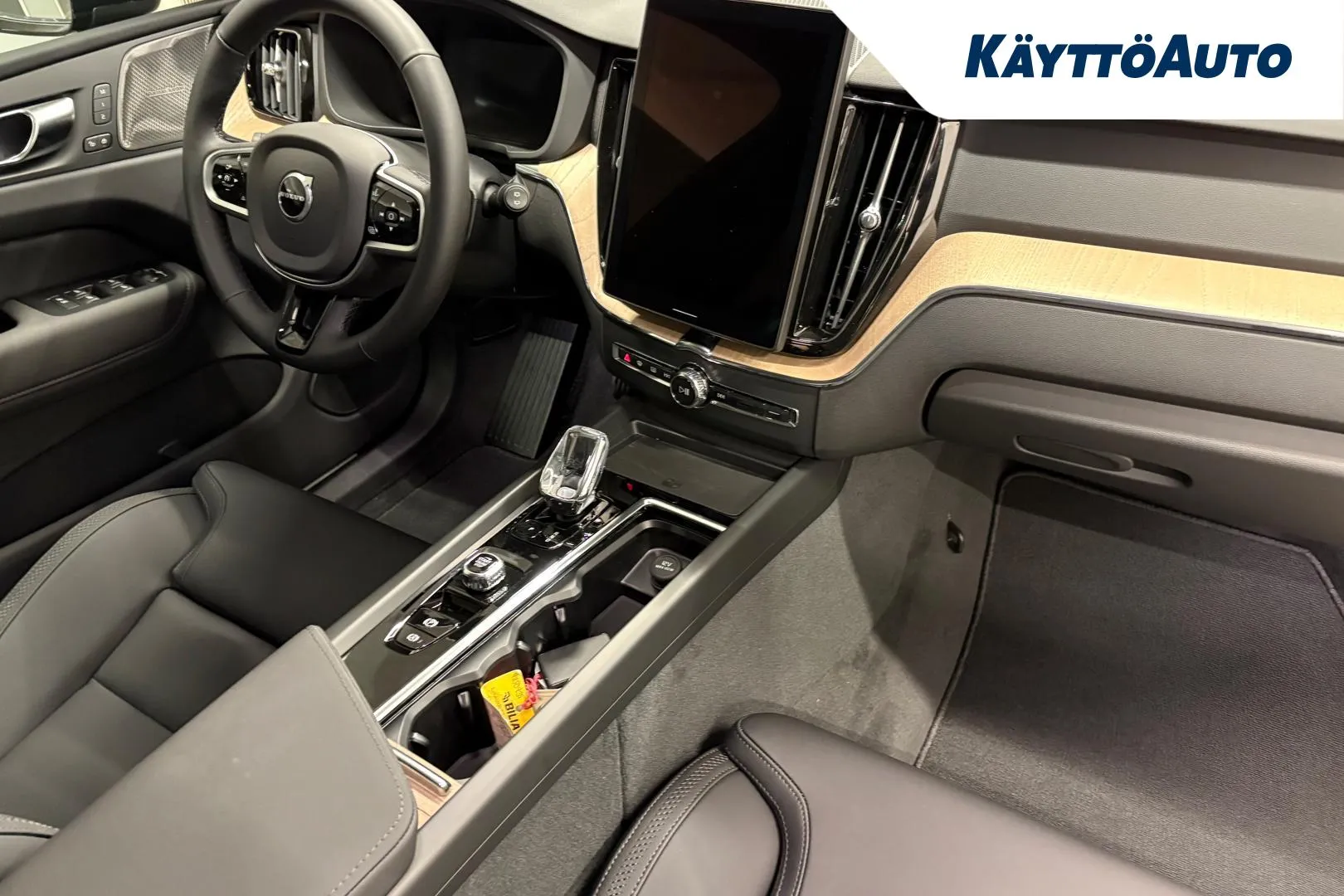 Volvo XC60 XTZ-270 carousel image