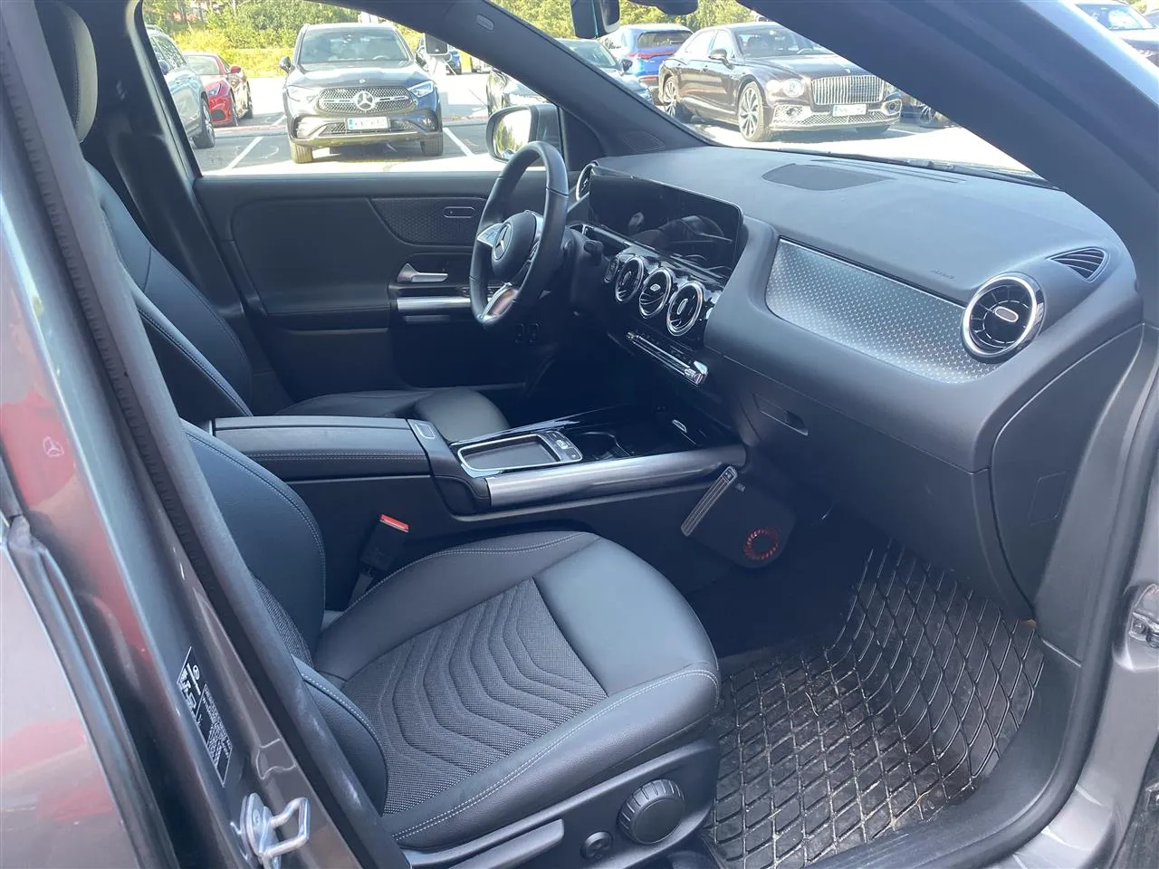 MERCEDES-BENZ GLA XTK-809 carousel image