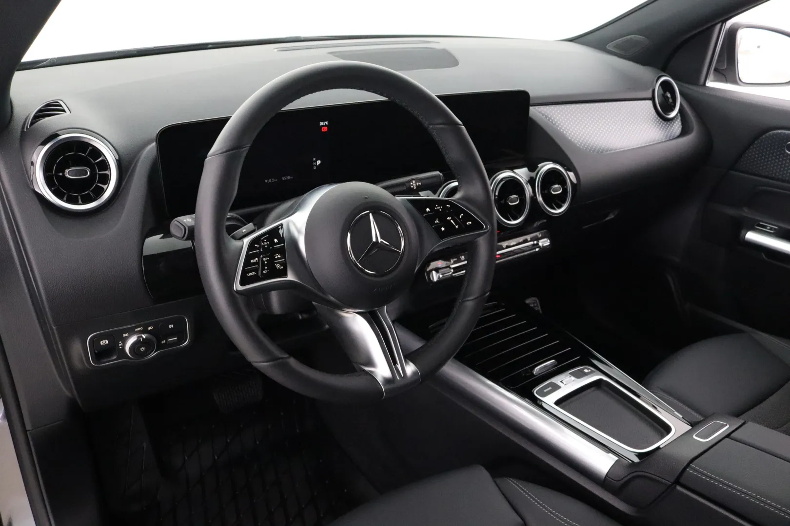 MERCEDES-BENZ GLA XTK-809 carousel image