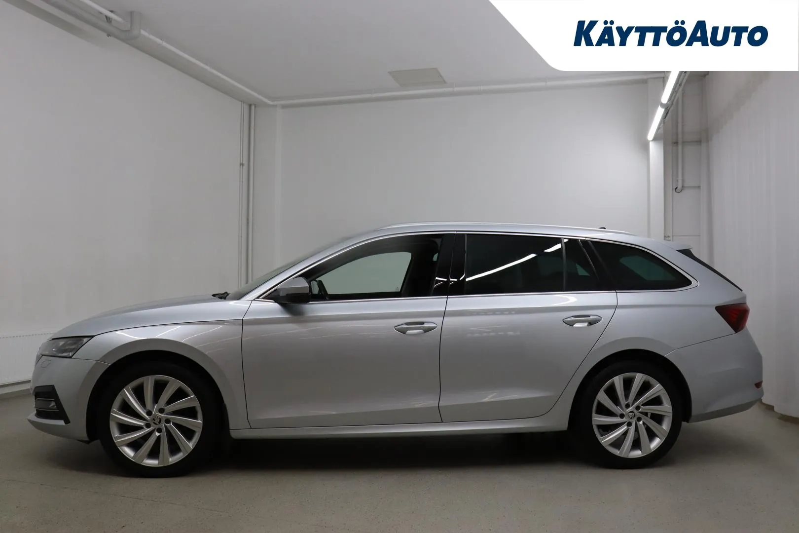 SKODA Octavia ETL-715 carousel image