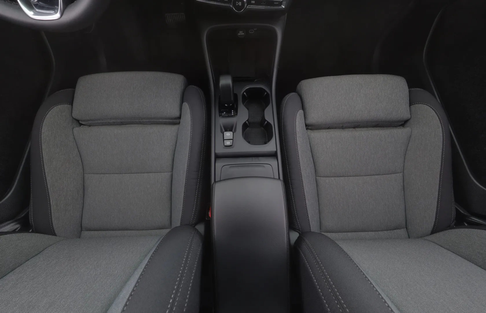 VOLVO XC40 CRU-379 carousel image