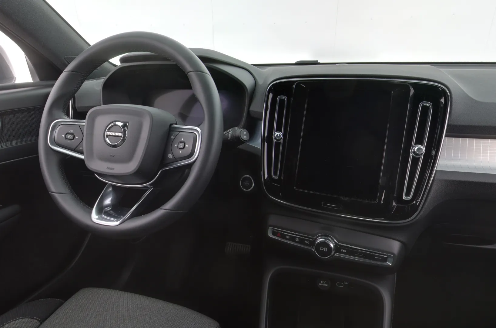 VOLVO XC40 CRU-379 carousel image
