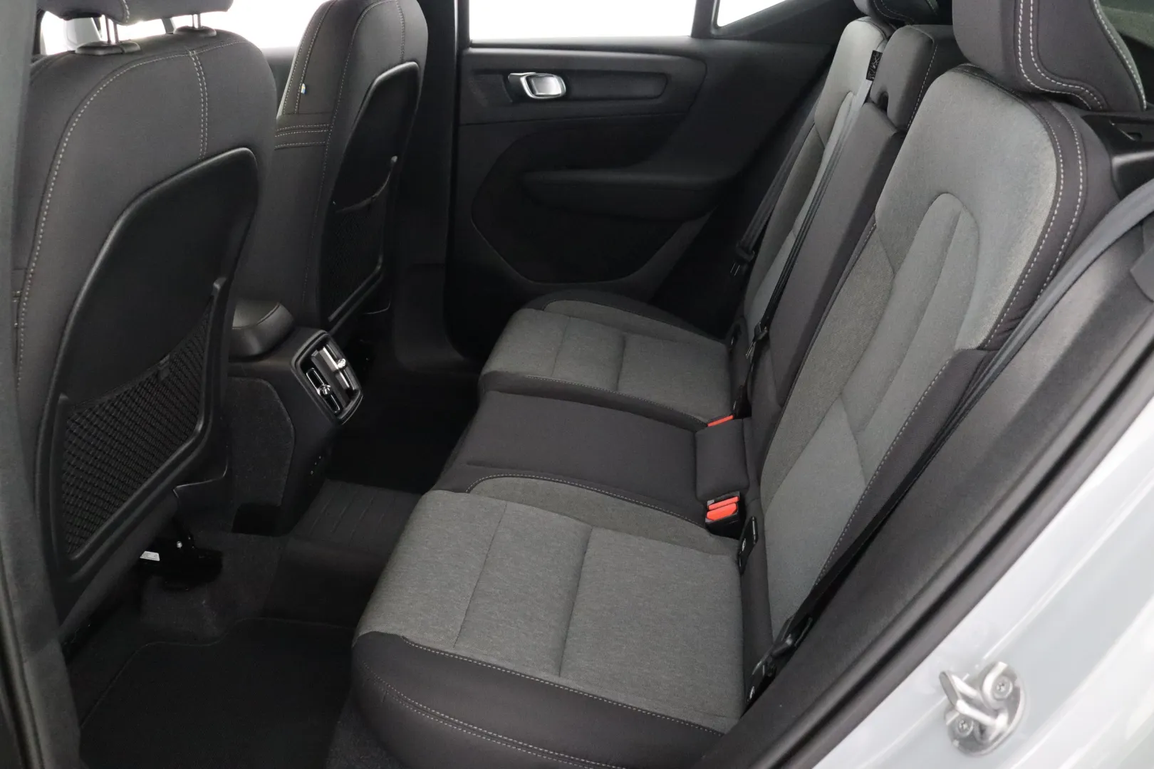 VOLVO XC40 CRU-379 carousel image