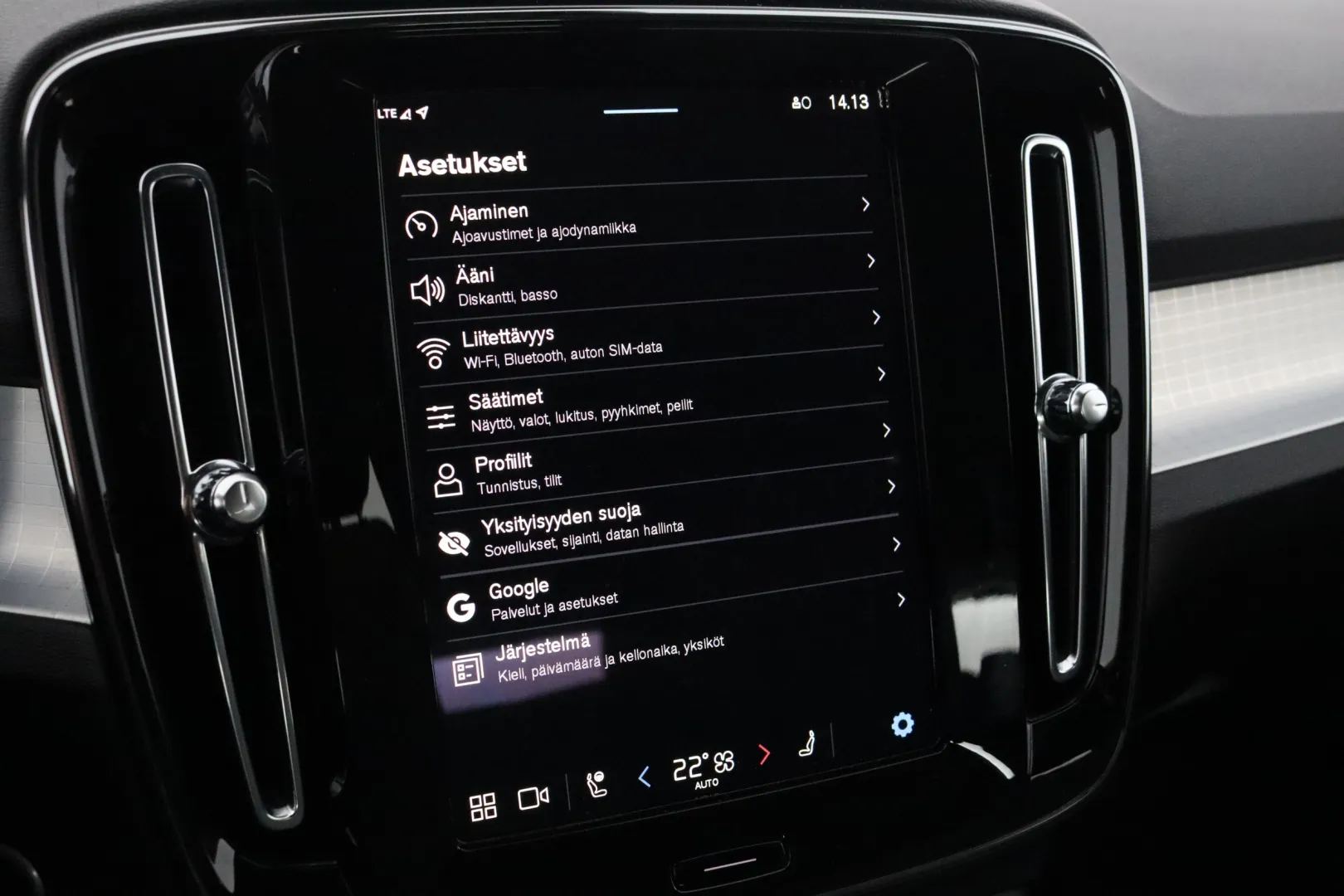 VOLVO XC40 CRU-379 carousel image