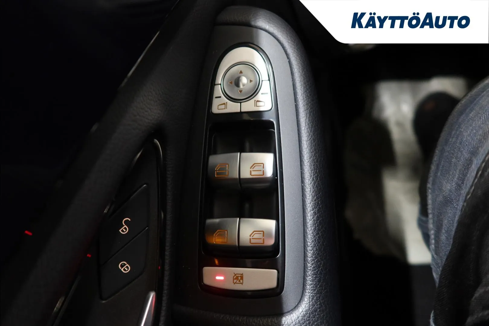 Mercedes-Benz C LRH-915 carousel image