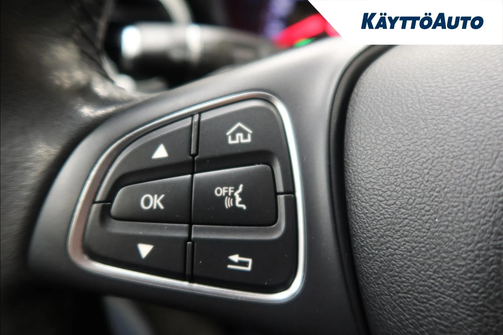 Mercedes-Benz C LRH-915 carousel image