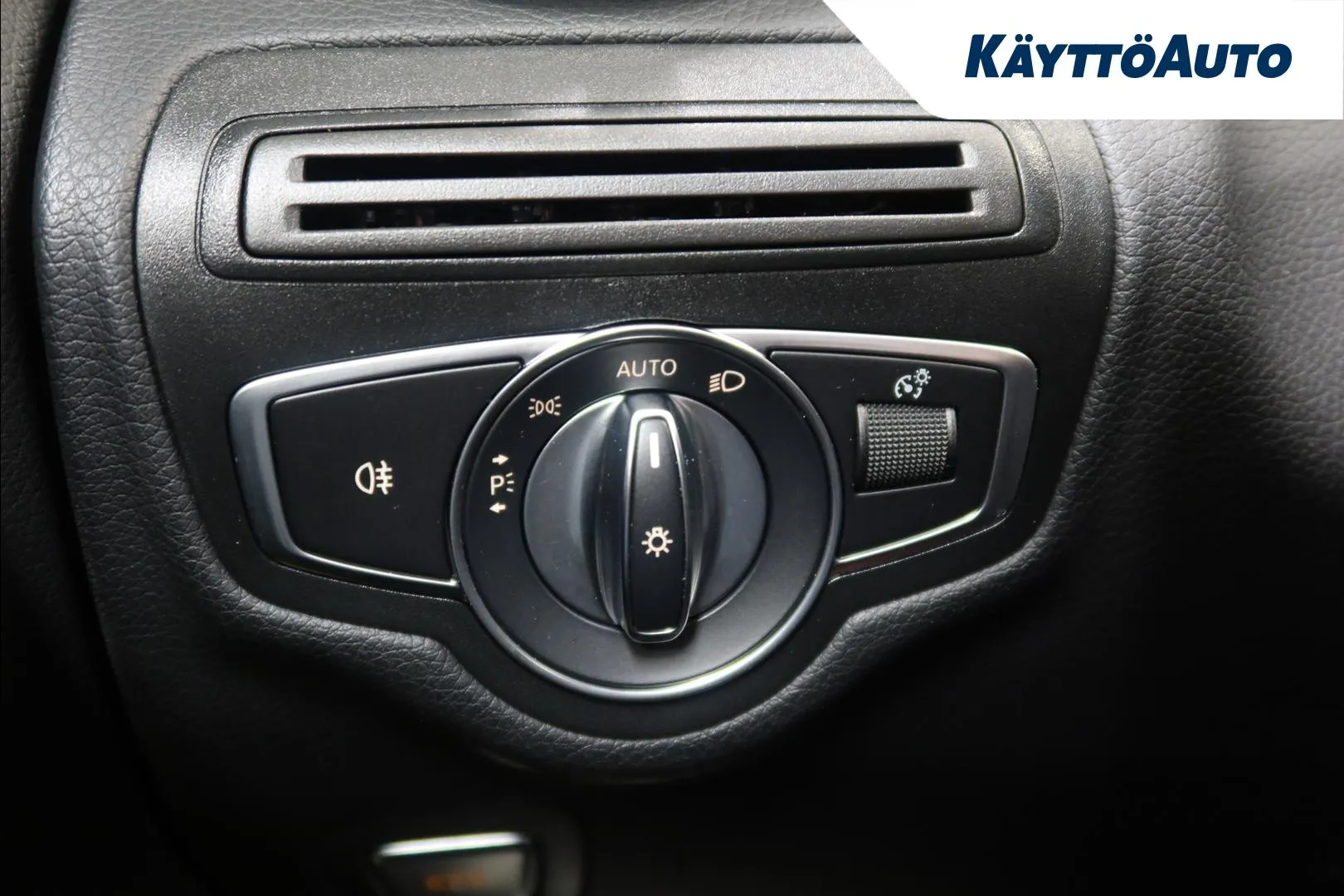 Mercedes-Benz C LRH-915 carousel image