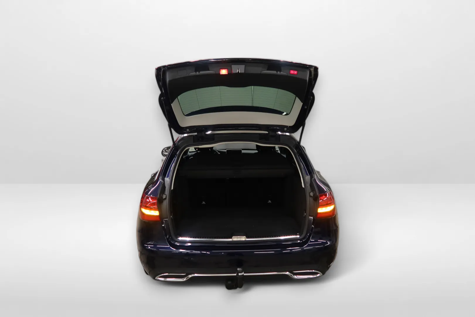 Mercedes-Benz C LRH-915 carousel image