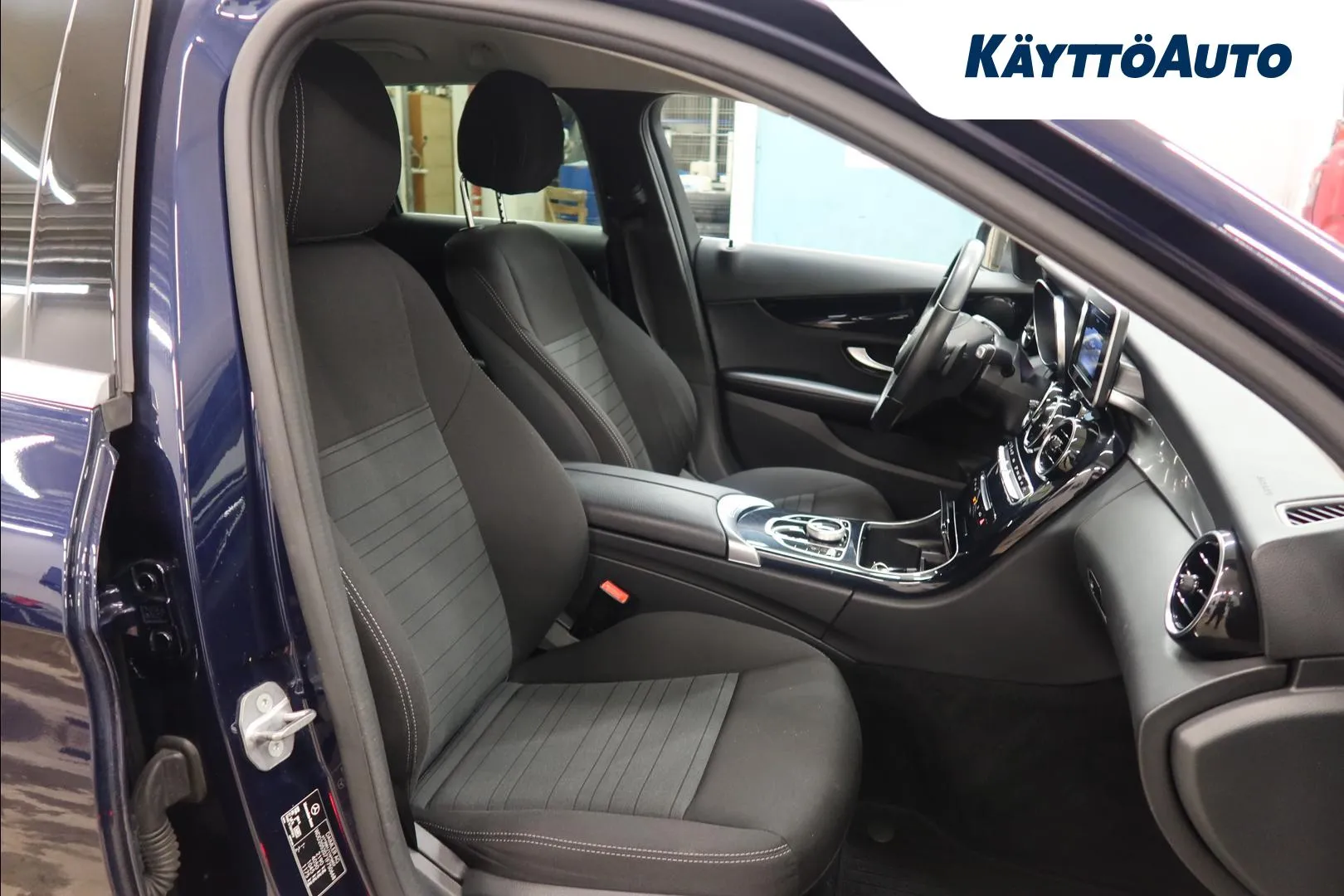 Mercedes-Benz C LRH-915 carousel image