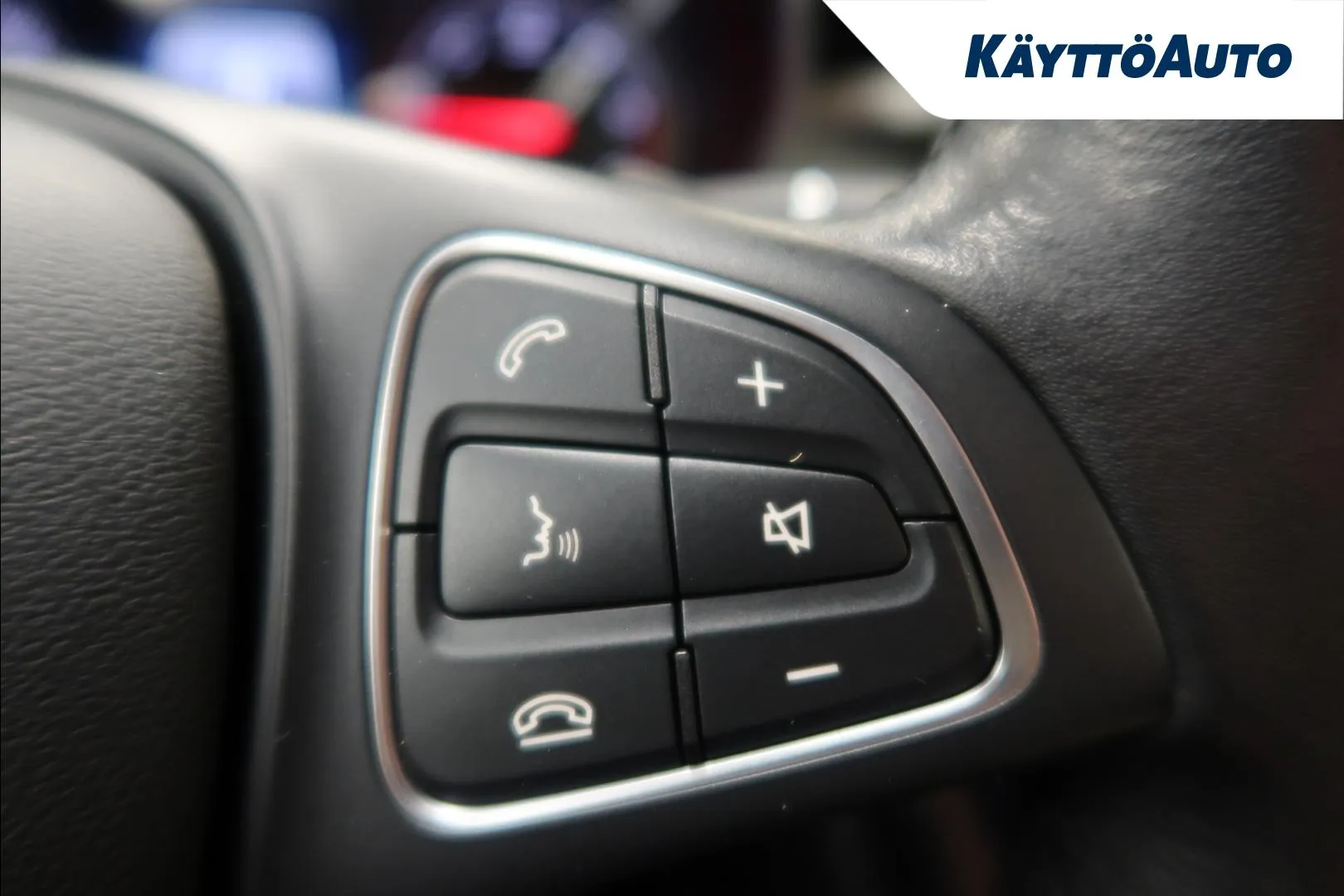 Mercedes-Benz C LRH-915 carousel image