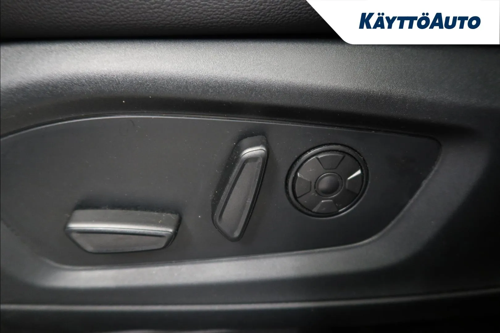 Ford Explorer IPK-902 carousel image