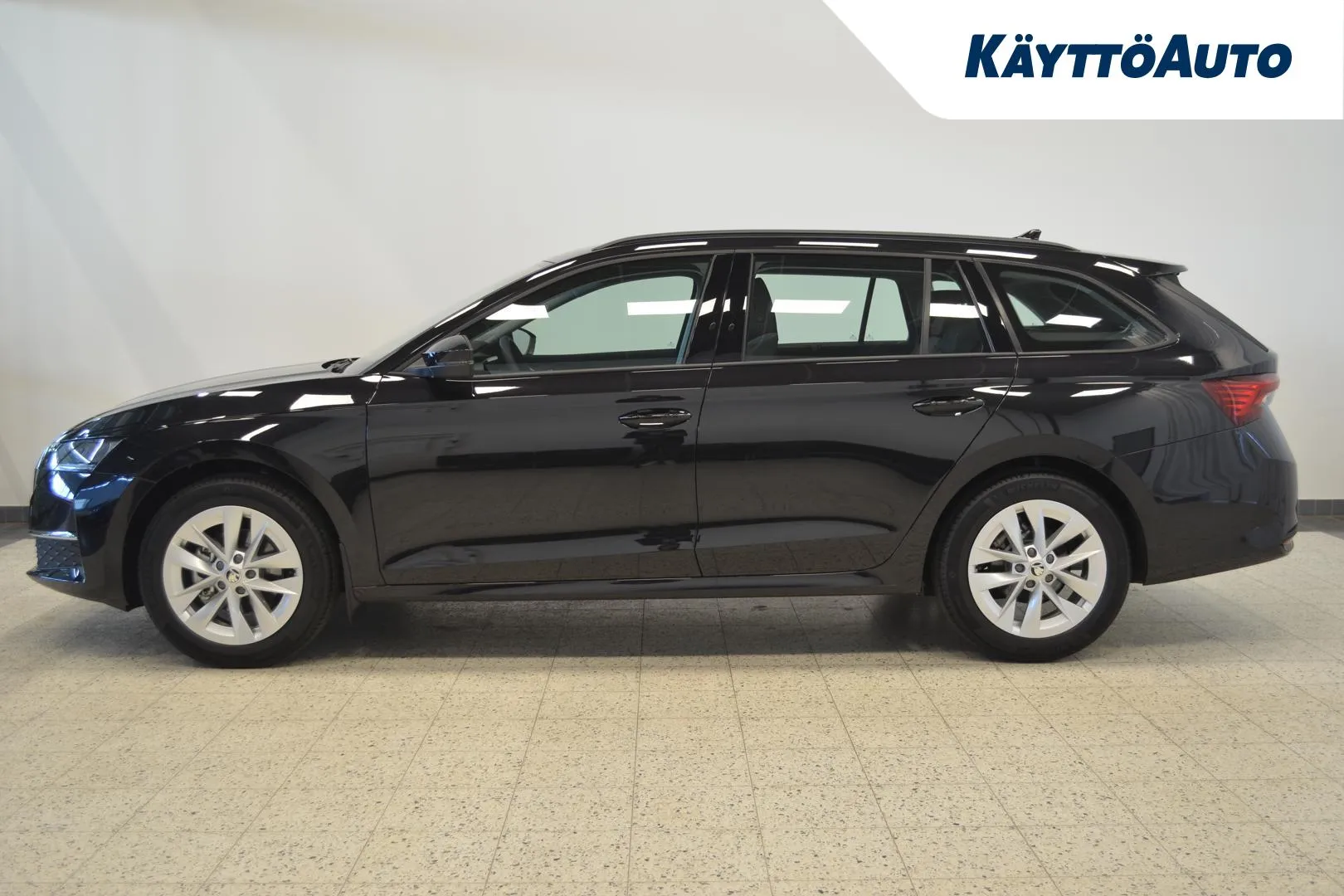 Skoda Octavia RXE-418 carousel image