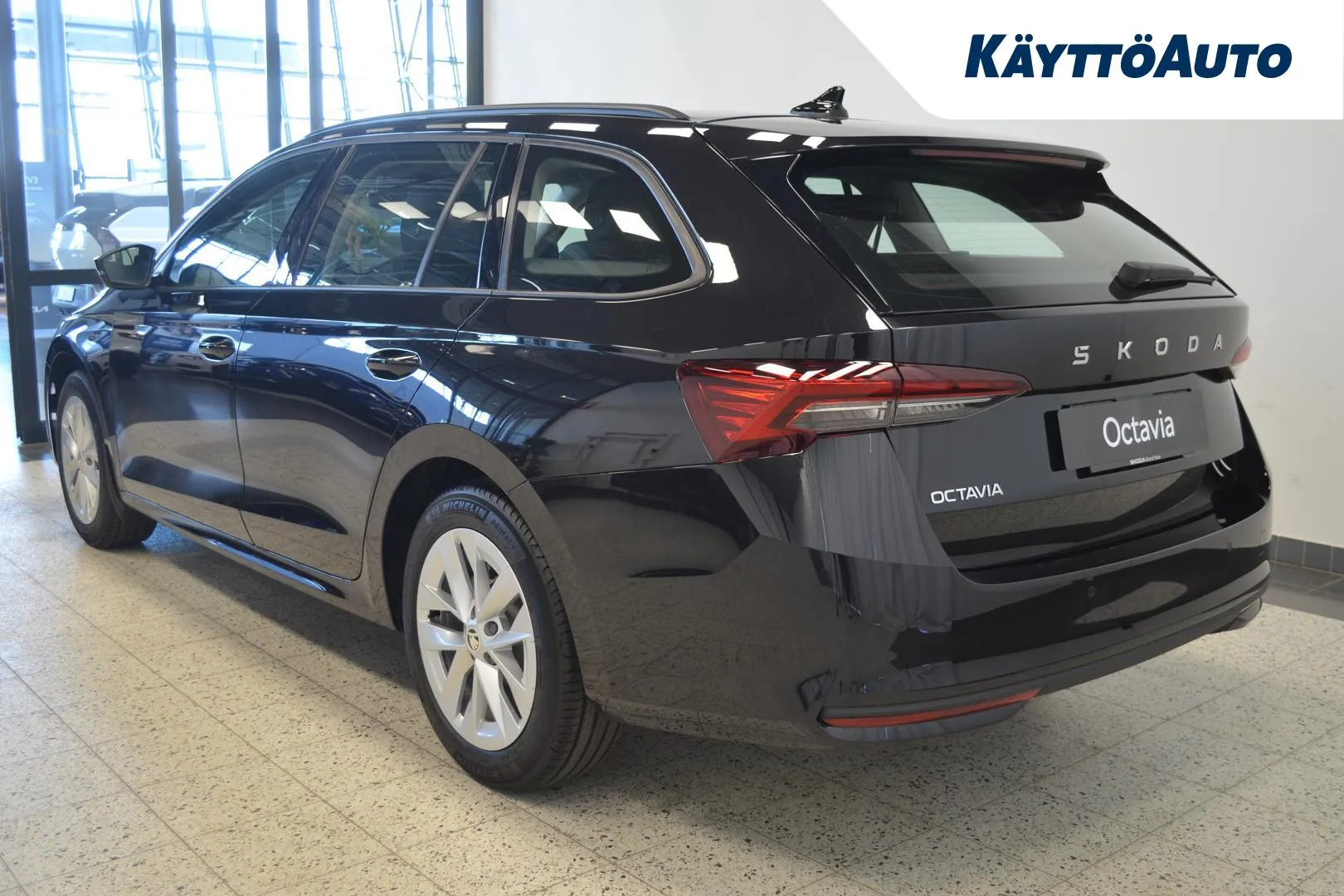 Skoda Octavia RXE-418 carousel image