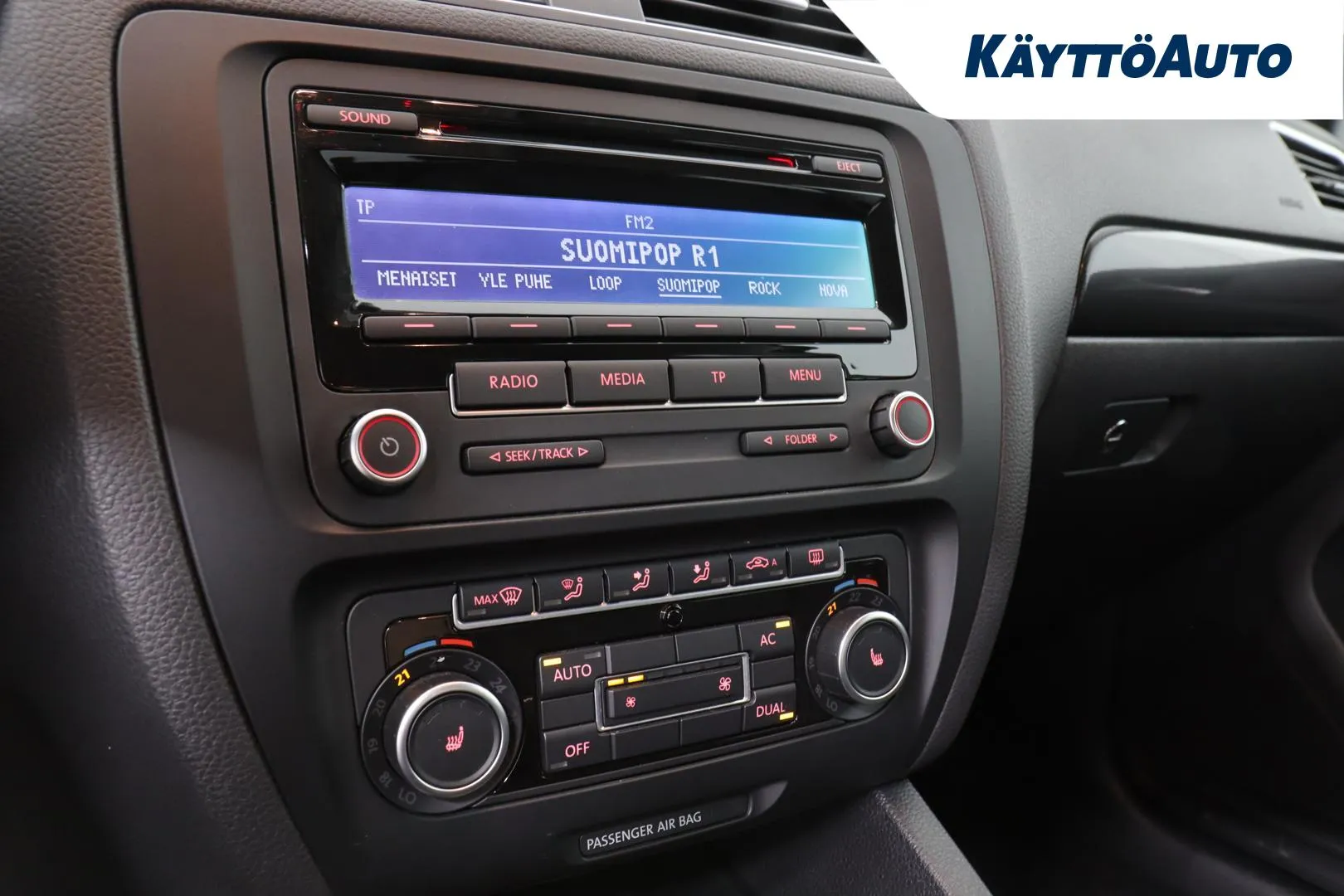 VOLKSWAGEN Jetta XKZ-784 carousel image