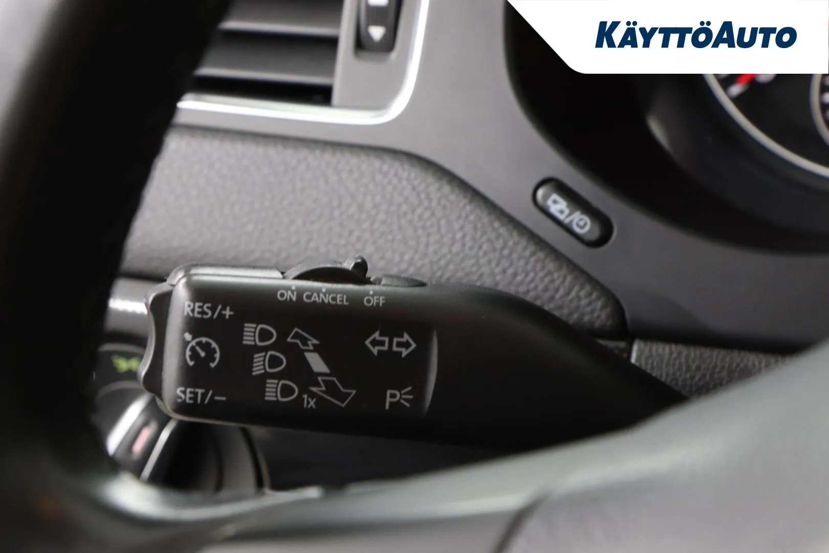 VOLKSWAGEN Jetta XKZ-784 carousel image