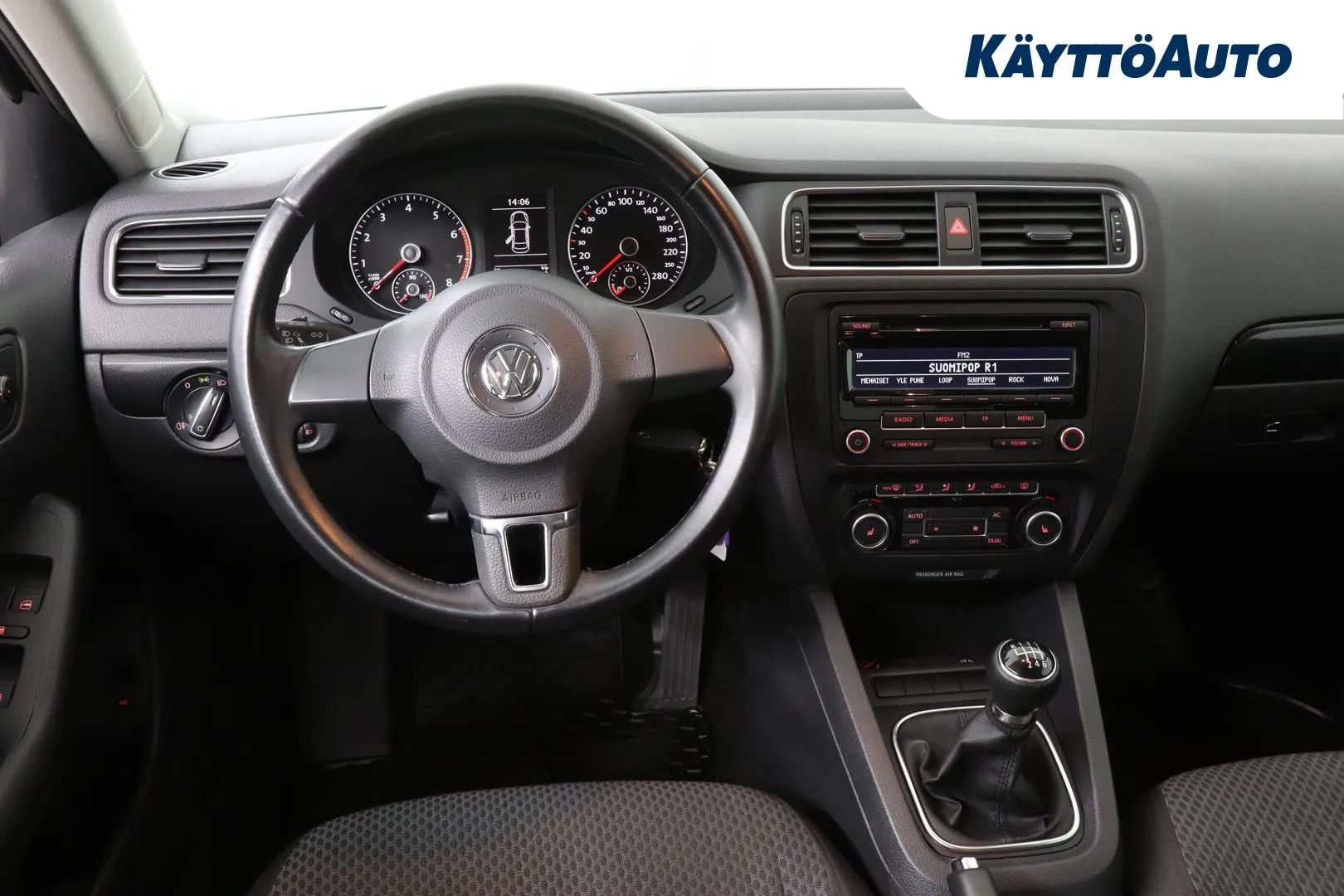 VOLKSWAGEN Jetta XKZ-784 carousel image