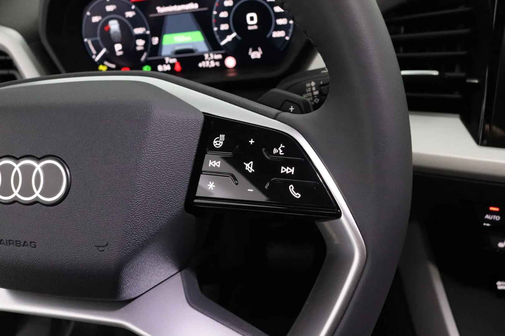 Audi Q4 e-tron SZK-932 carousel image