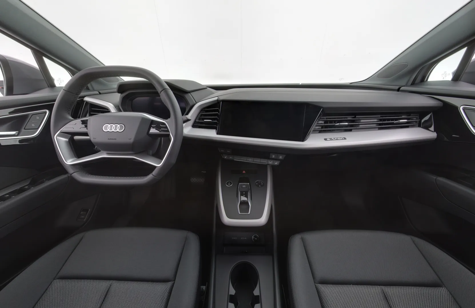 Audi Q4 e-tron SZK-932 carousel image