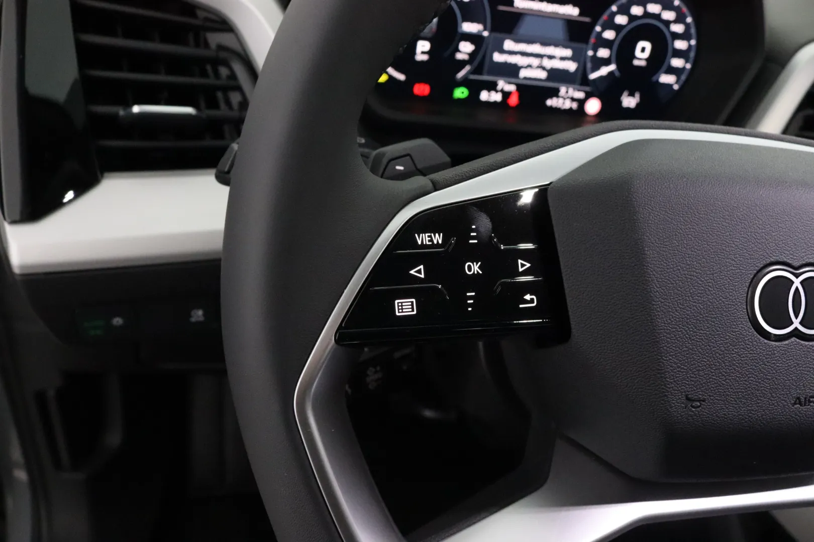 Audi Q4 e-tron SZK-932 carousel image