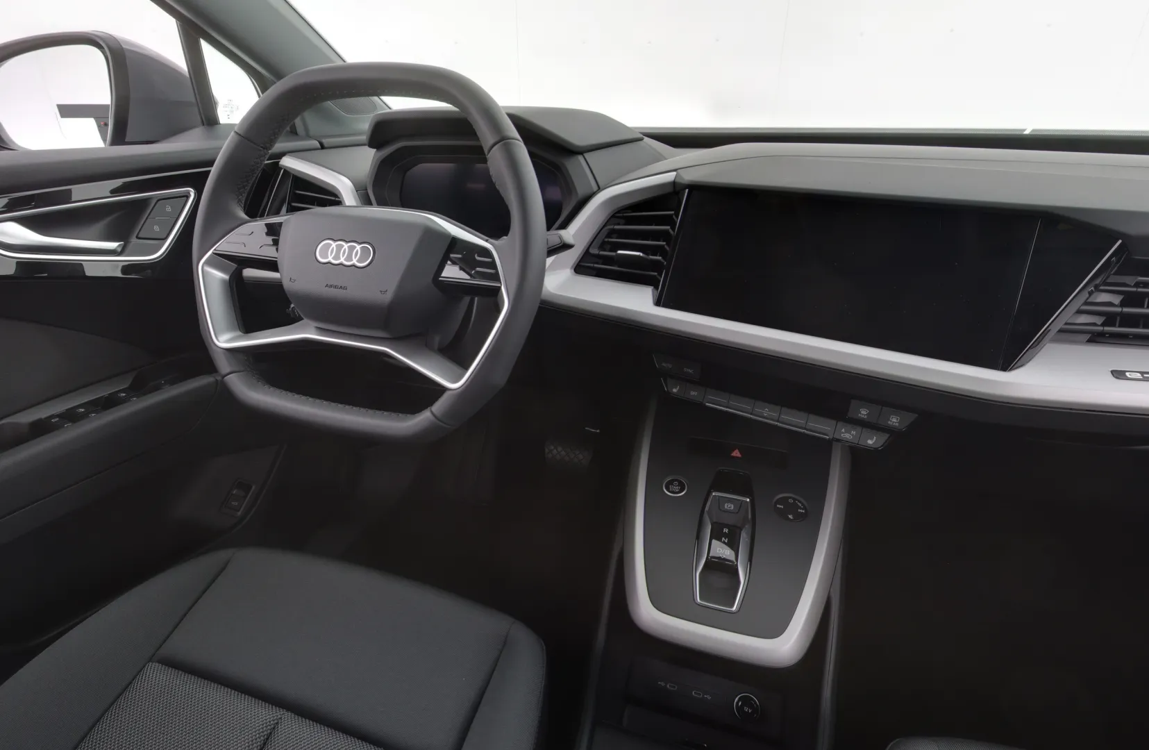 Audi Q4 e-tron SZK-932 carousel image