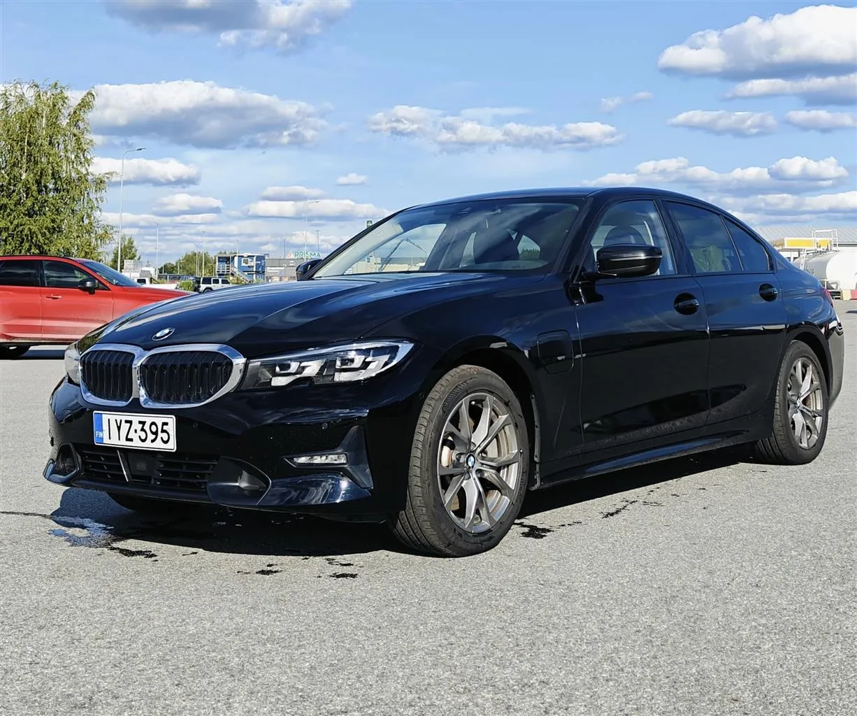 BMW 330 IYZ-395 carousel image