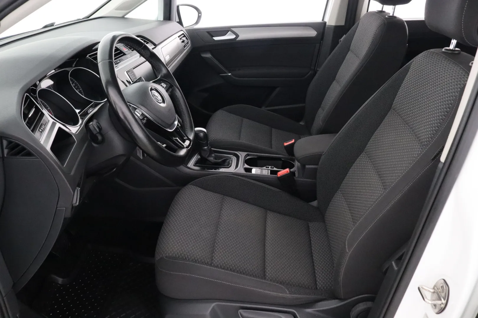 VOLKSWAGEN Touran GNV-483 carousel image