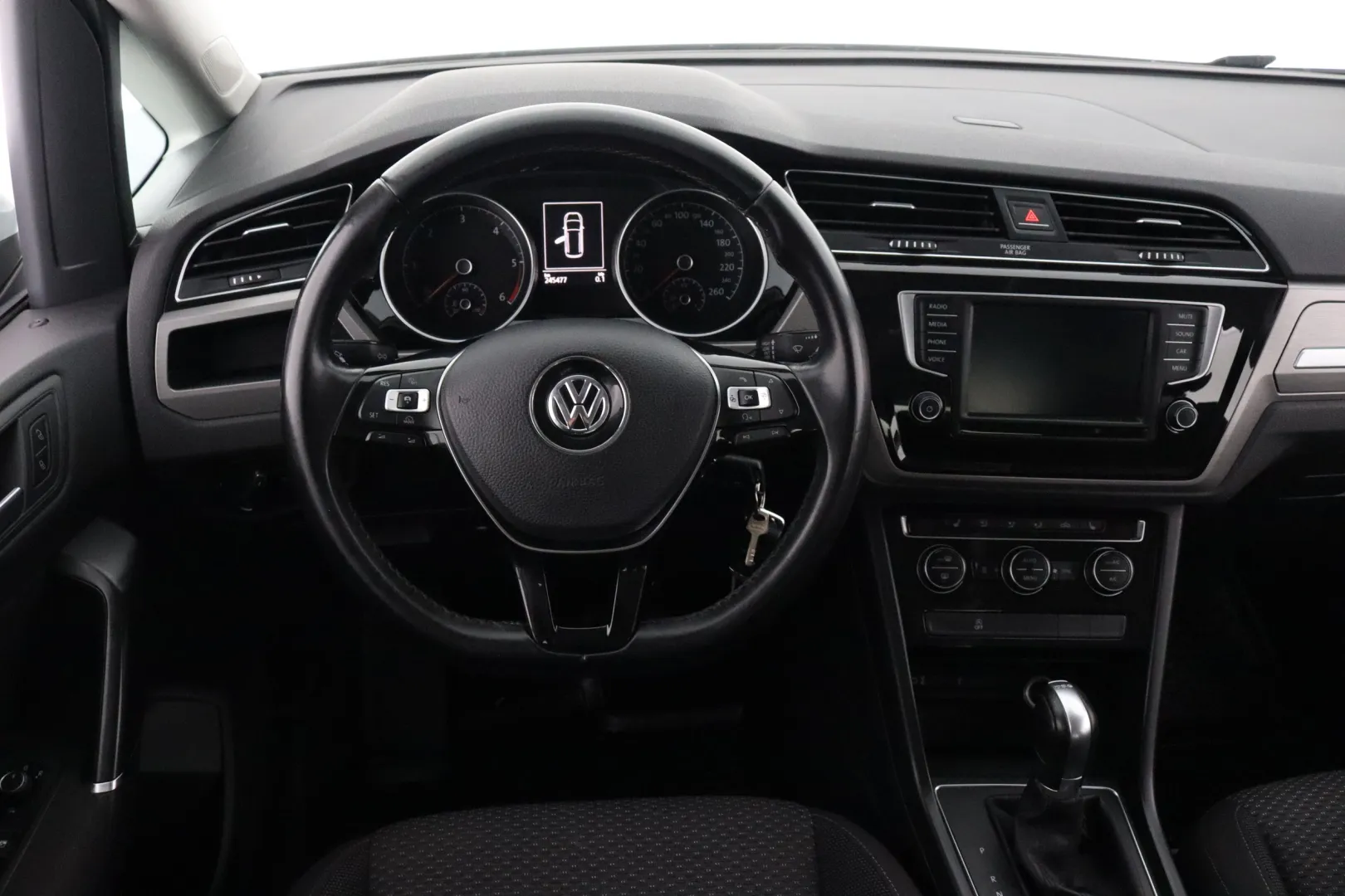 VOLKSWAGEN Touran GNV-483 carousel image
