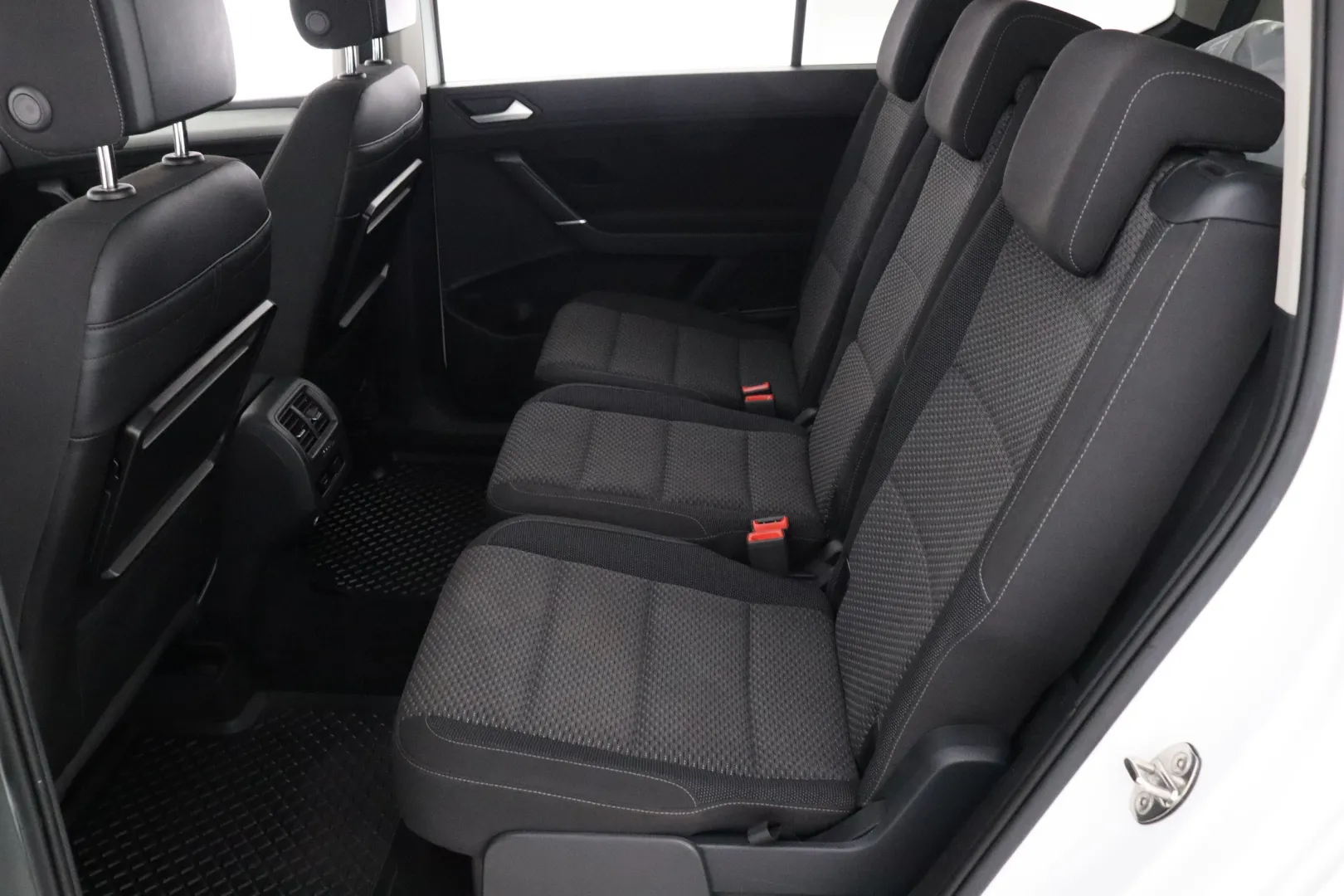 VOLKSWAGEN Touran GNV-483 carousel image