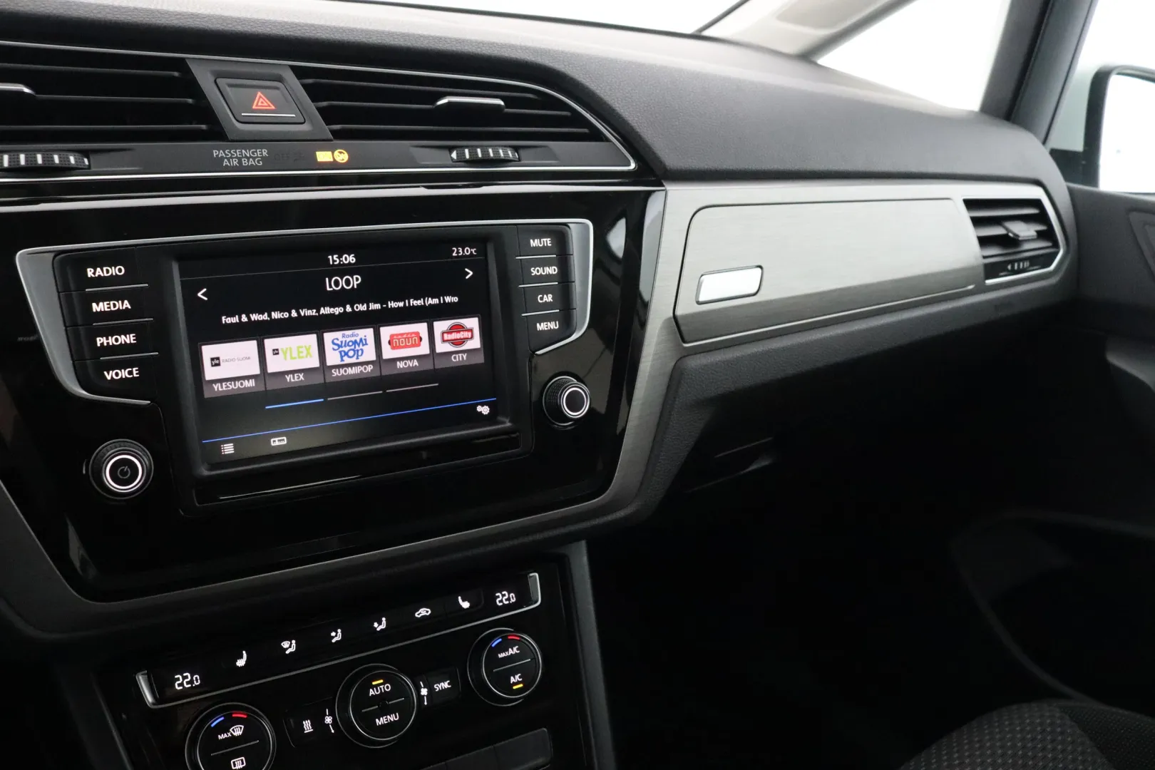 VOLKSWAGEN Touran GNV-483 carousel image